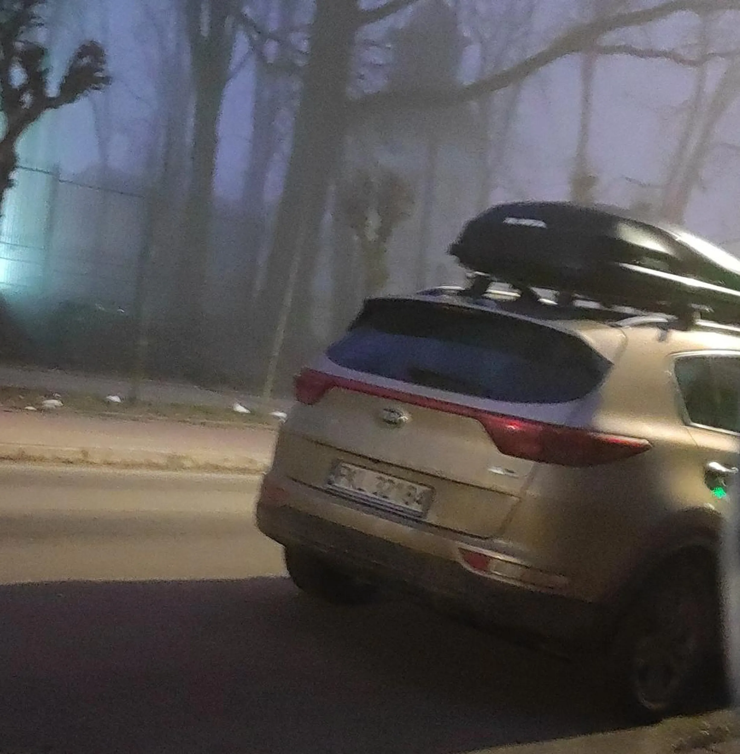 Dwie puste panie przyjechały do Poddębic i w pełni świadomie wjechały na drogę jednokierunkową pod prąd jeszcze we mgle.