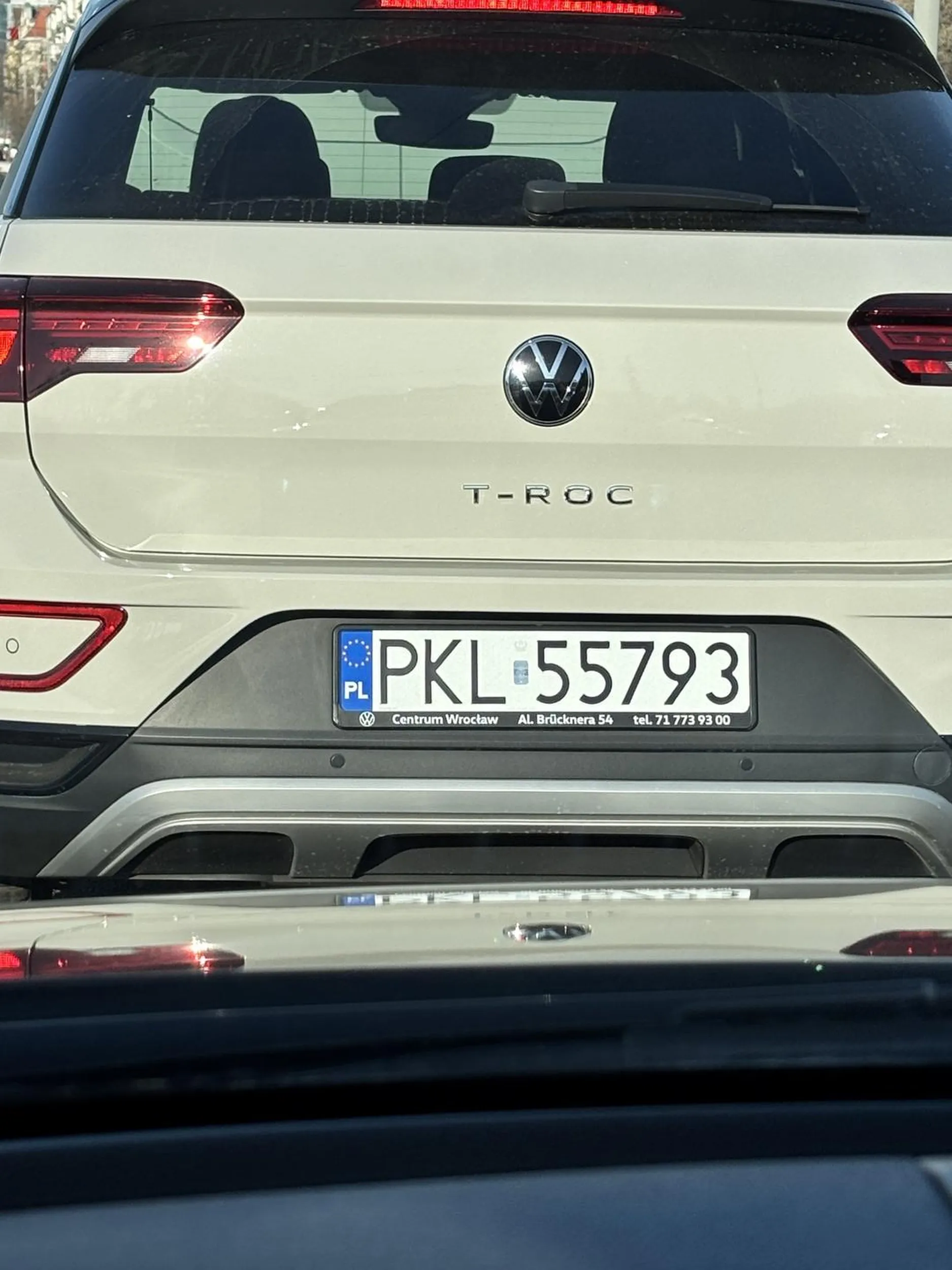 Baba za ch.. nie wpuści na pas jak zarobaczy kierunkowskaz mamkach miejsce , wręcz przyspieszy żeby nie umożliwić manewr