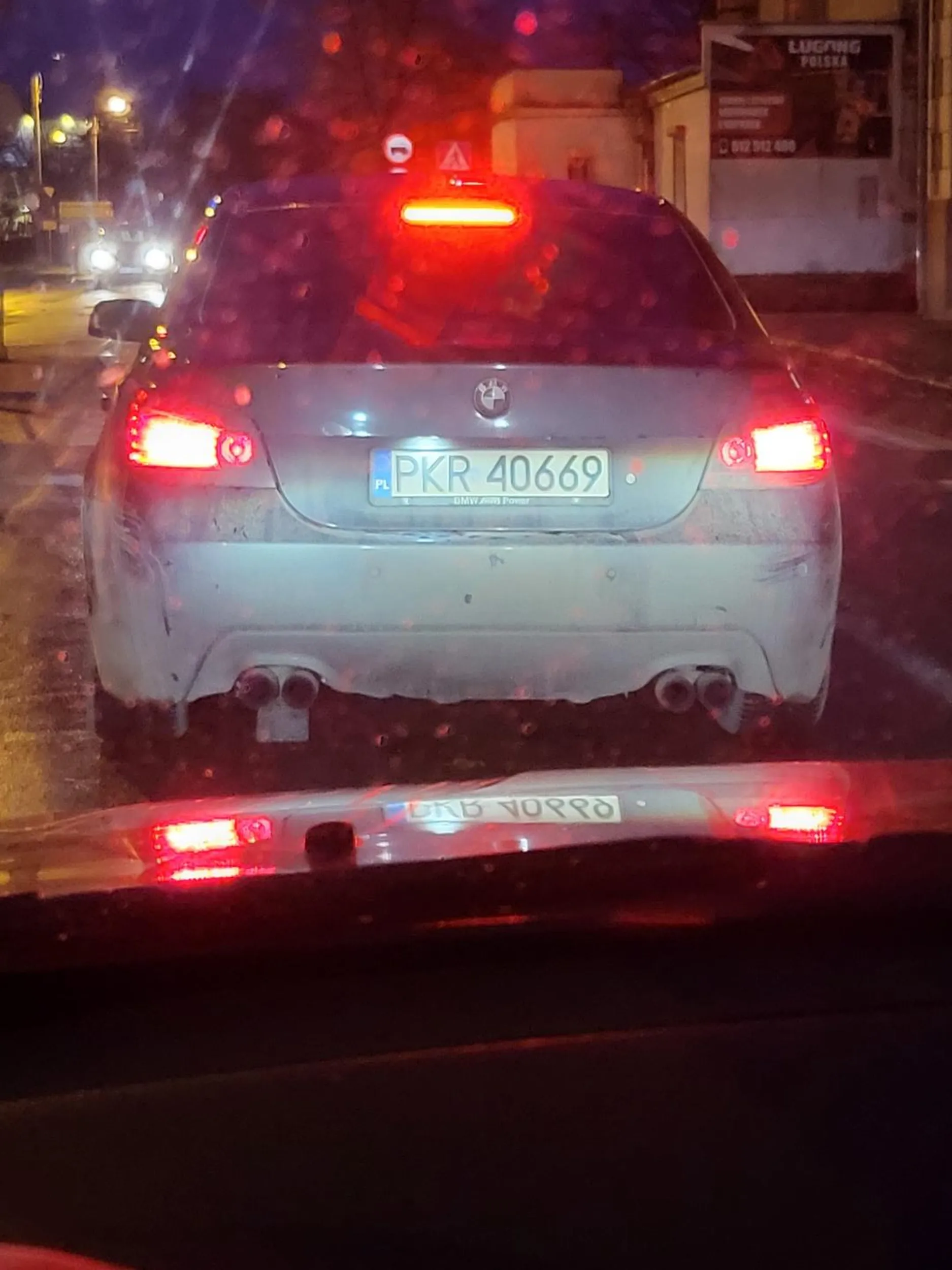 i napraw tylne światła stopu bo prawy raz świeci raz nie