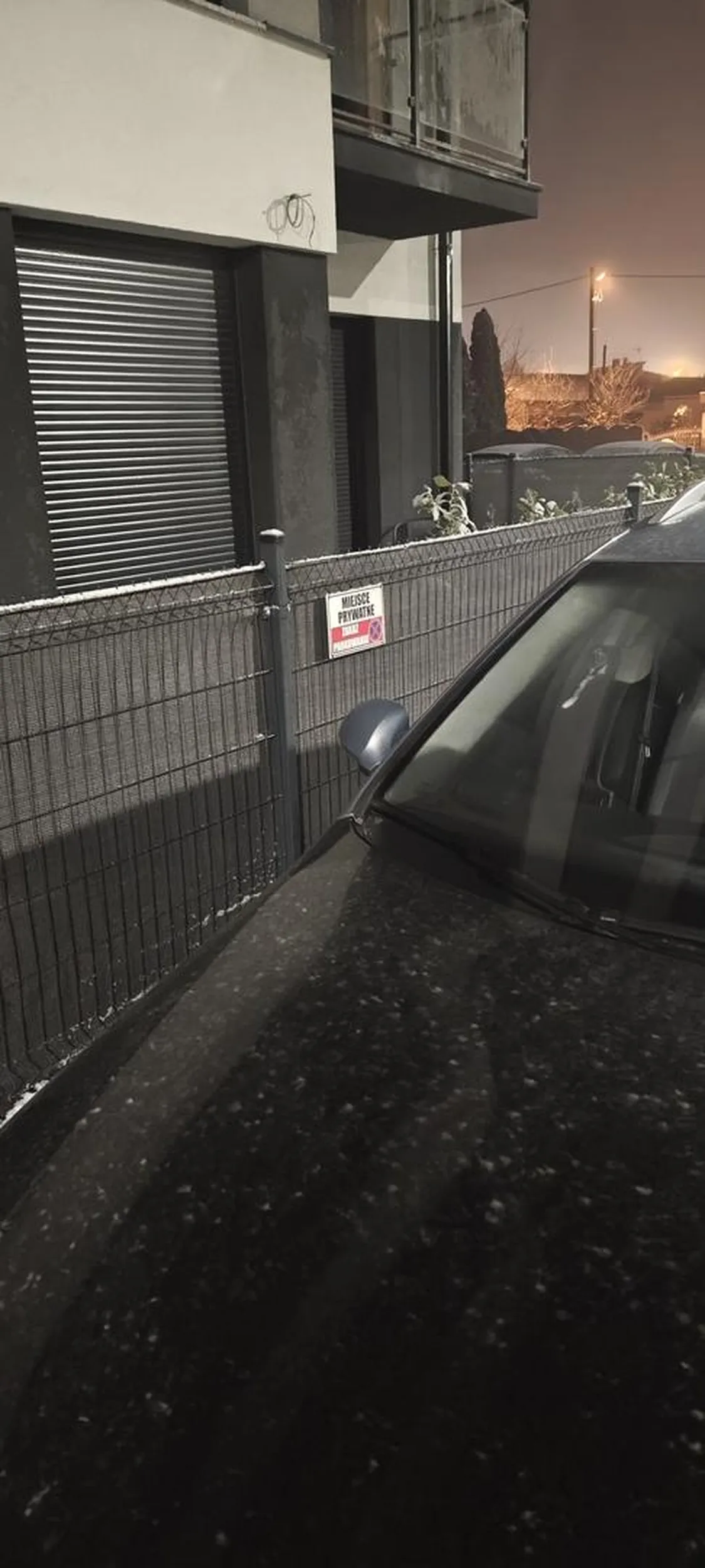 Burak nie potrafiący czytać ze zrozumieniem.... Miejsce prywatne a imbecyl bezczelnie na nim parkuje..