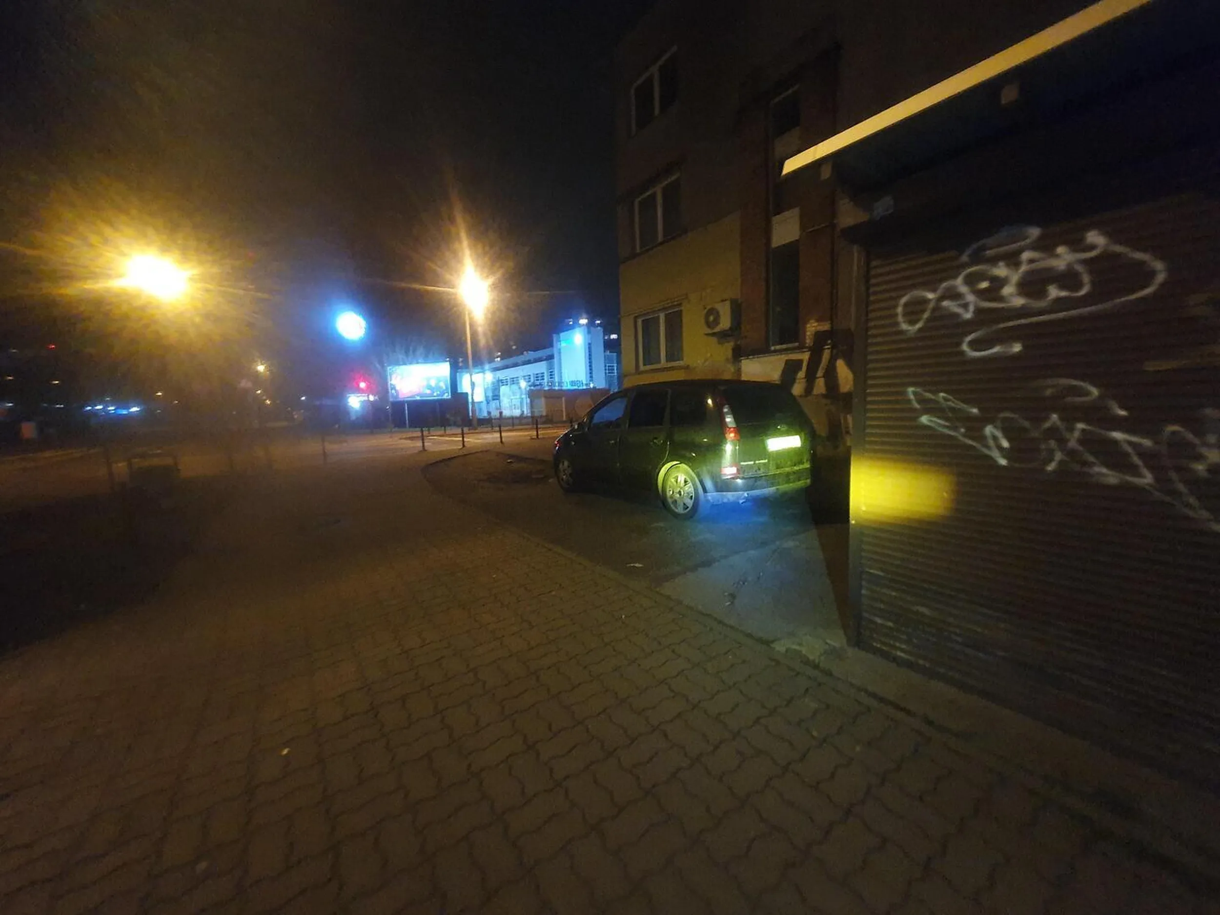 Za wiele nie ma co sie rozpisywać, jak codzień wjazd po pasach żeby sobie zaparkować na środku chodnika