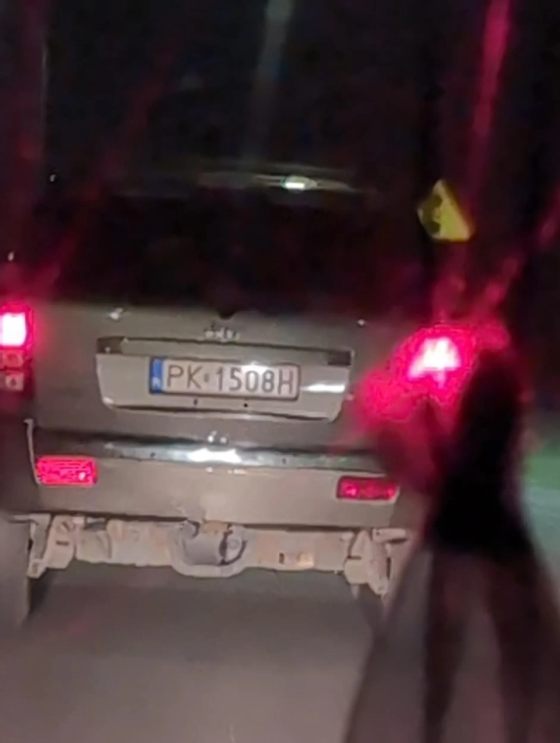 Chory pojeb zapierdala 200 po miescie