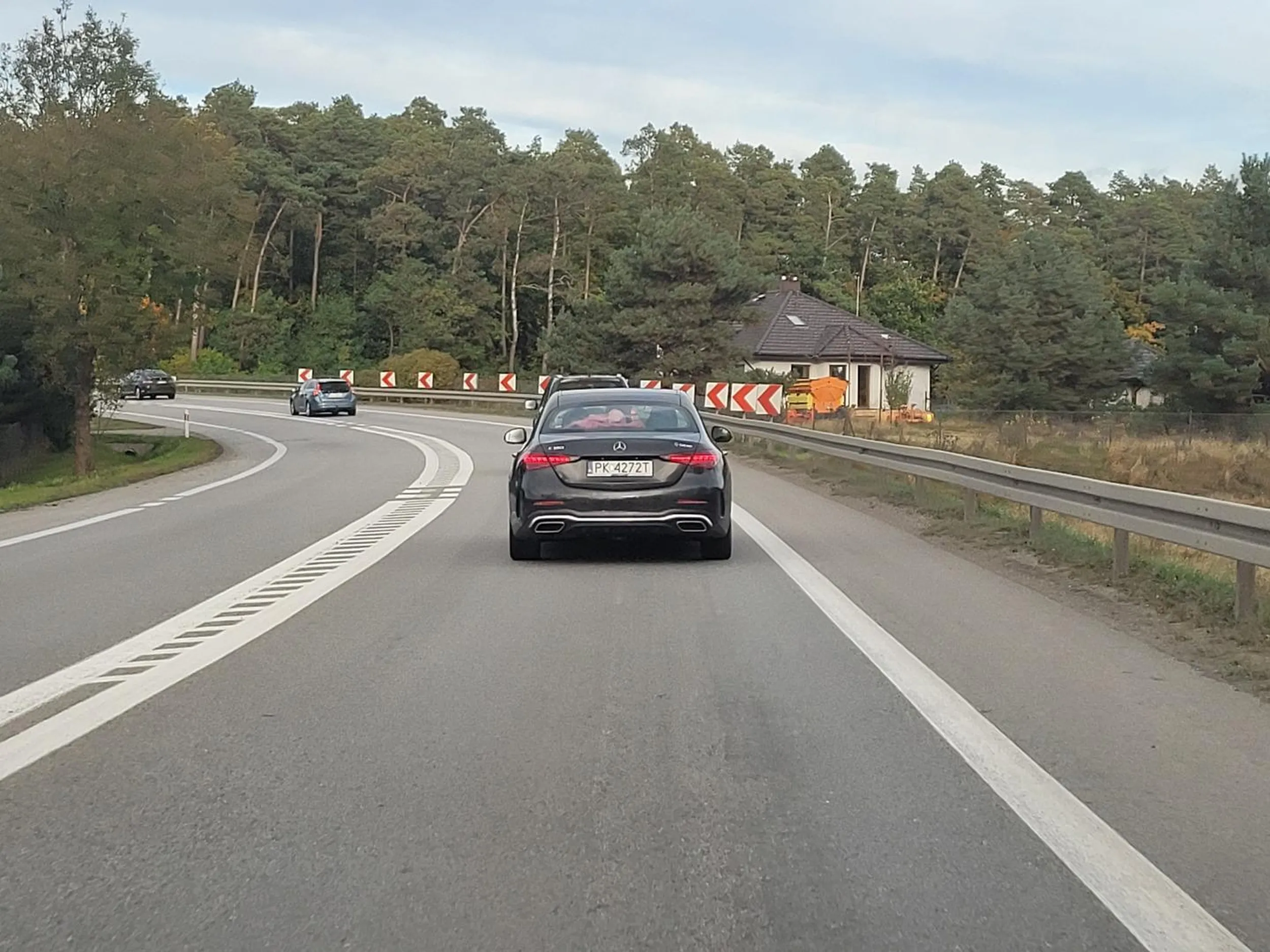 Następnym razem tą chusteczkę ze smarkami wsadź sobie w dupę a nie wyrzucasz przez okno.