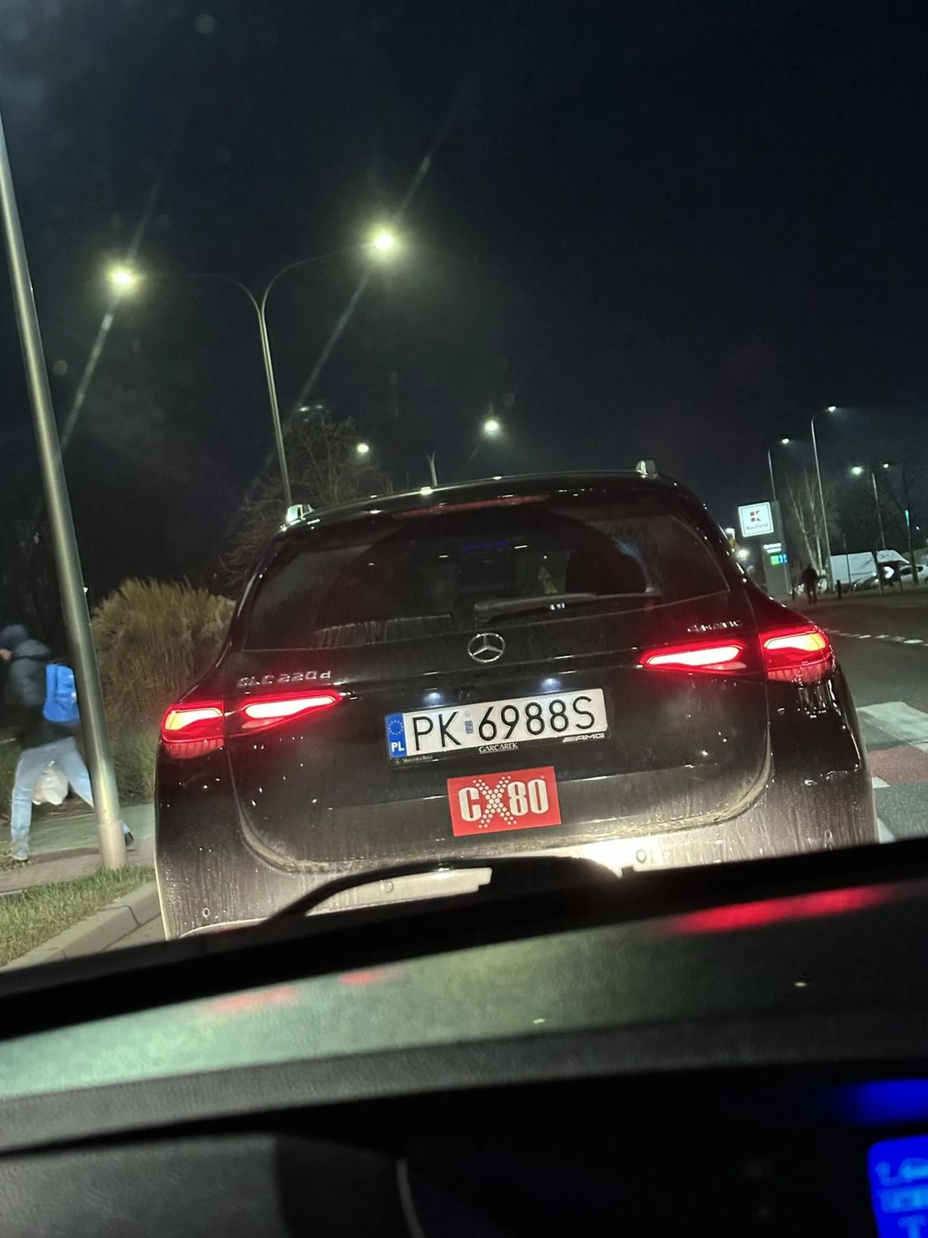 Wiedziałem że w BMW kierunkowskazy nie są montowane, ale że w Mercedesach też już przestali montować to nowość ?