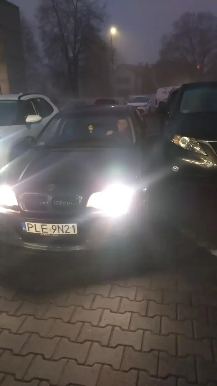 Ledwo się zatrzymał na pasach, przyczym auto prawie się rozleciało jak mu zwróciłem uwagę to wyszedł z auta gadając coś o dobrych chłopakach z maczetami