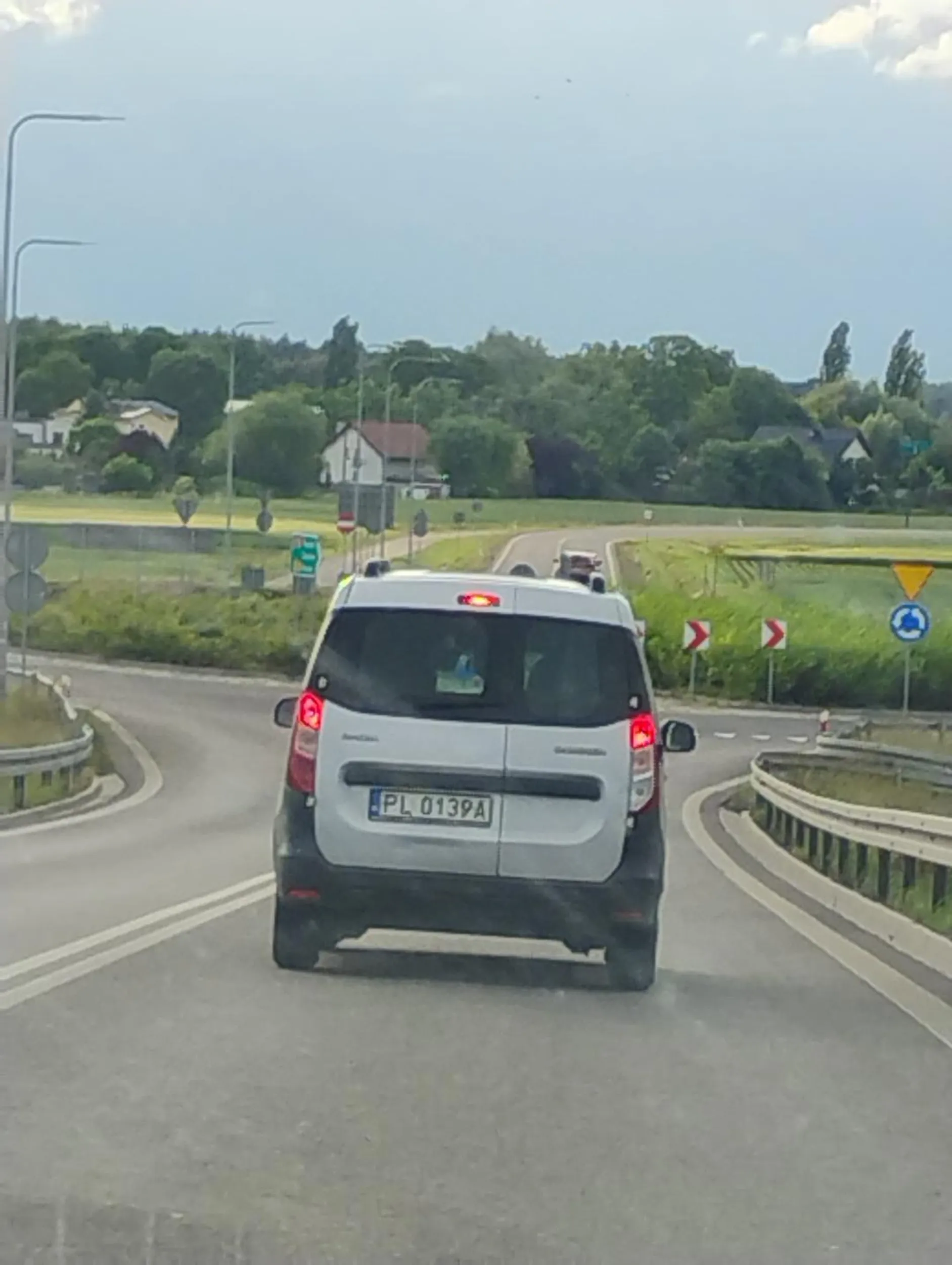 Kierowca prawo jazdy wygrał w chipsach. Nie umie jeździć na rundzie i wymusza pierwszeństwa