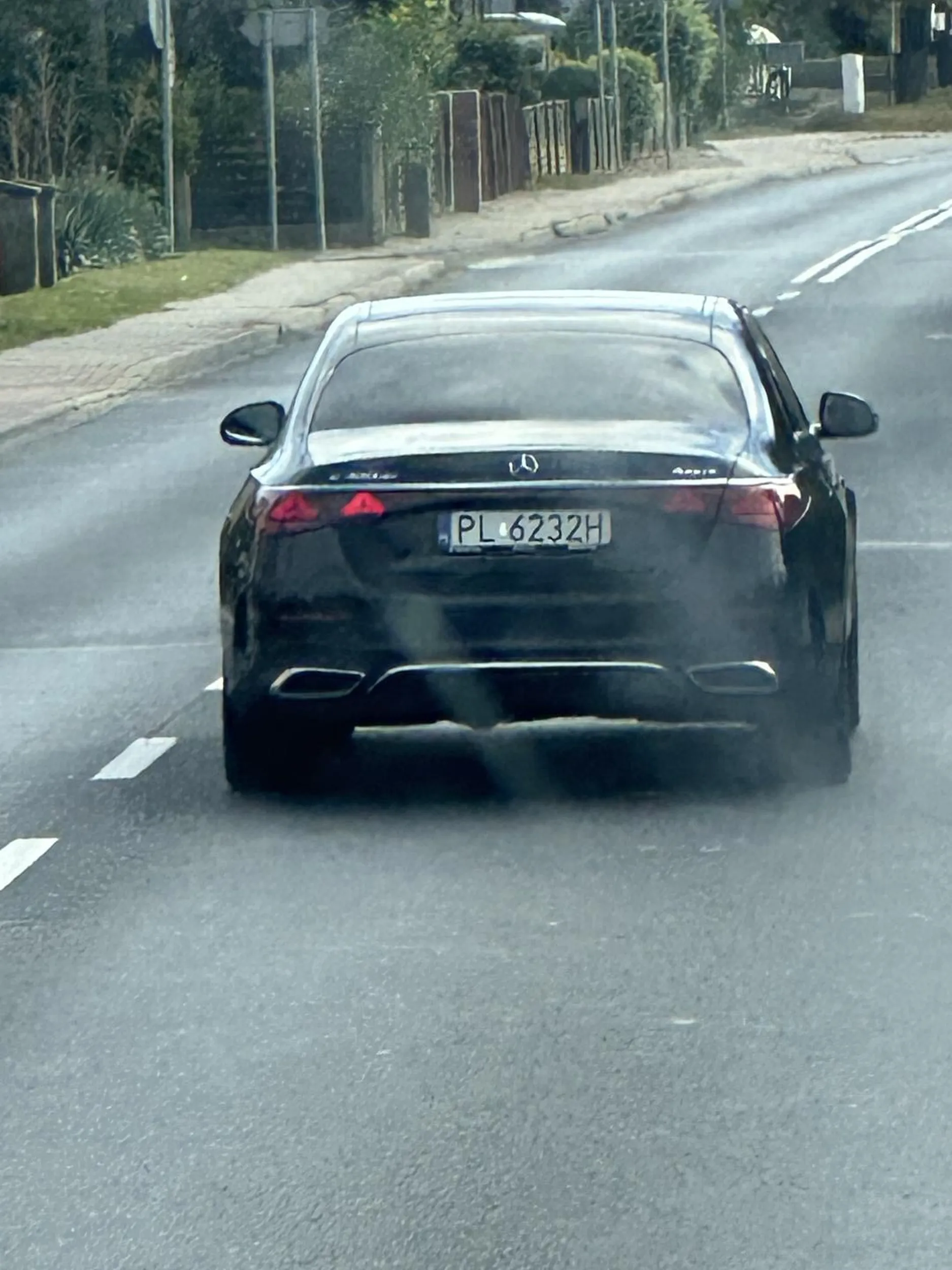 Max 40 w zabudowanym, 60 w niezabudowanym, a przy próbie wyprzedzania gaz w podłogę