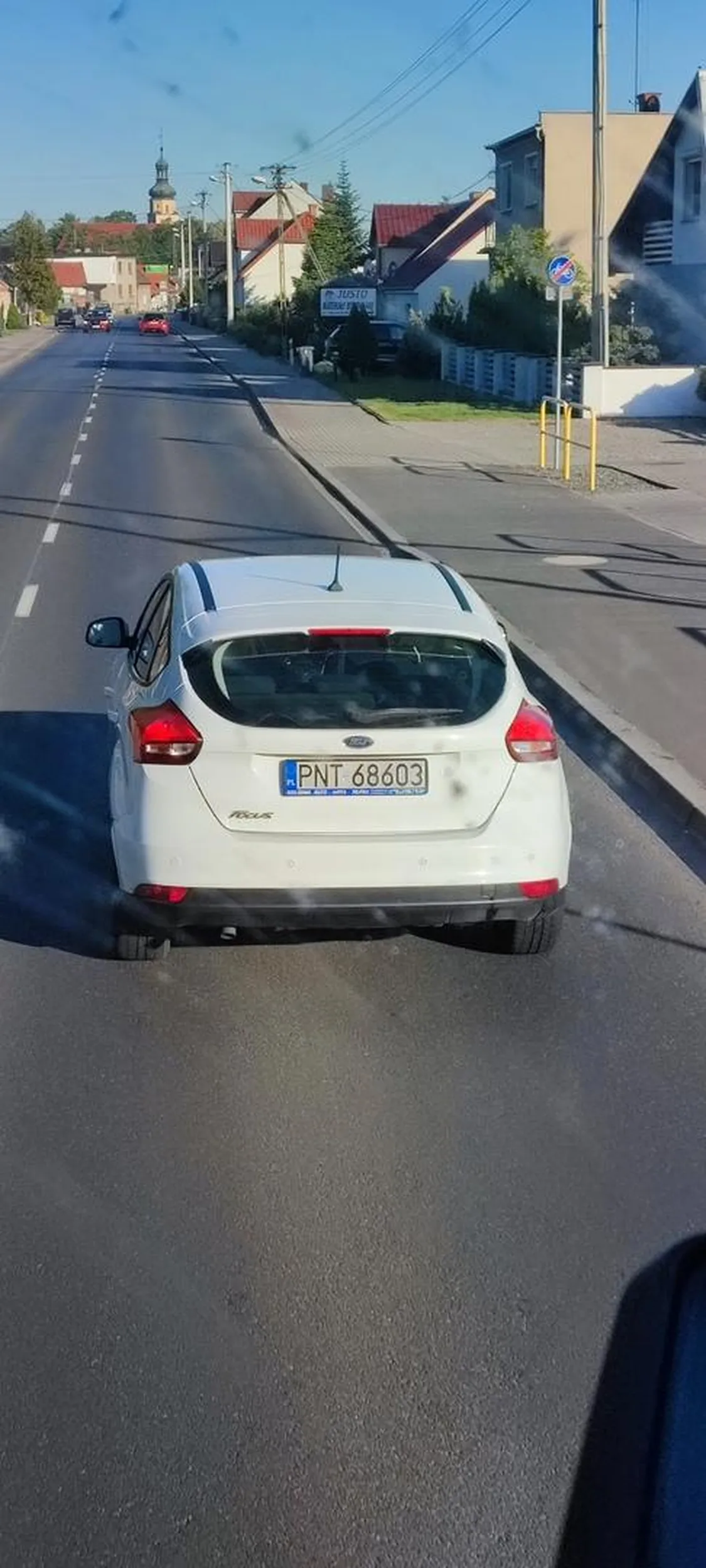 Odklejona od rzeczywistości blondynka