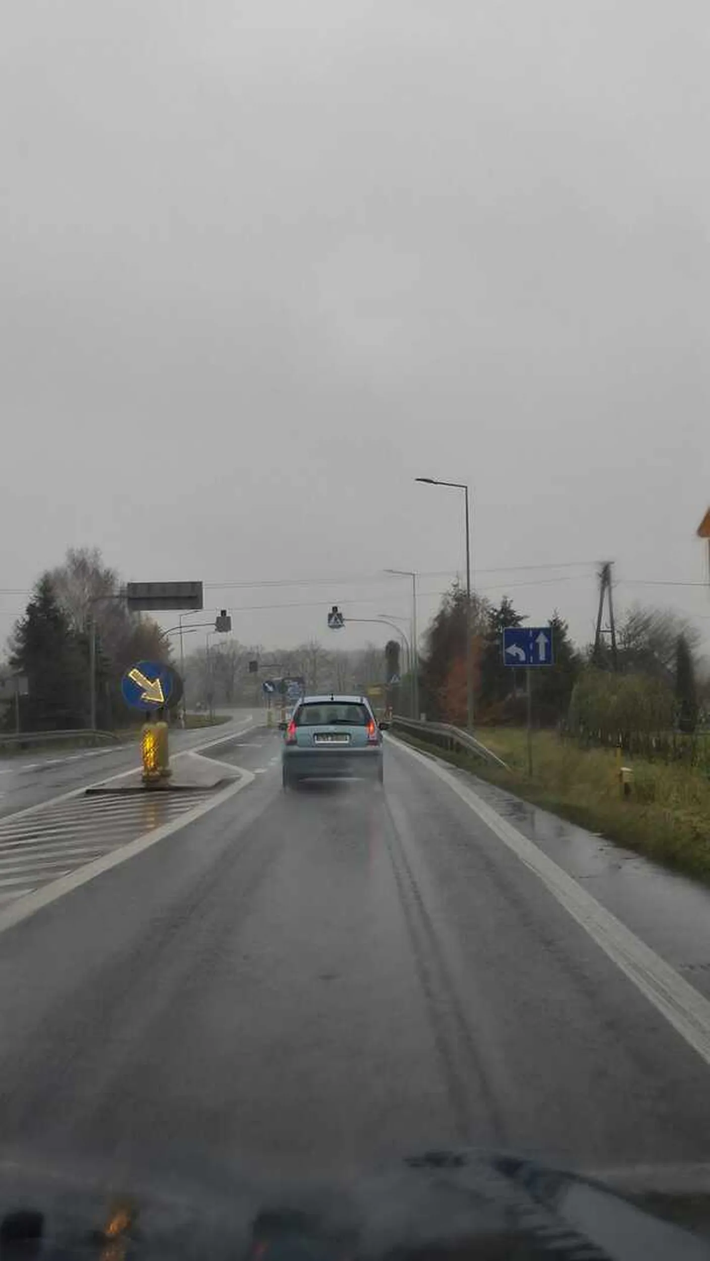 Brak ustawienia pierwszeństwa Nie zatrzymuje się na stopie w miejscowości Trzciel Prawie doprowadza do kolizji Nie pozdrawiam