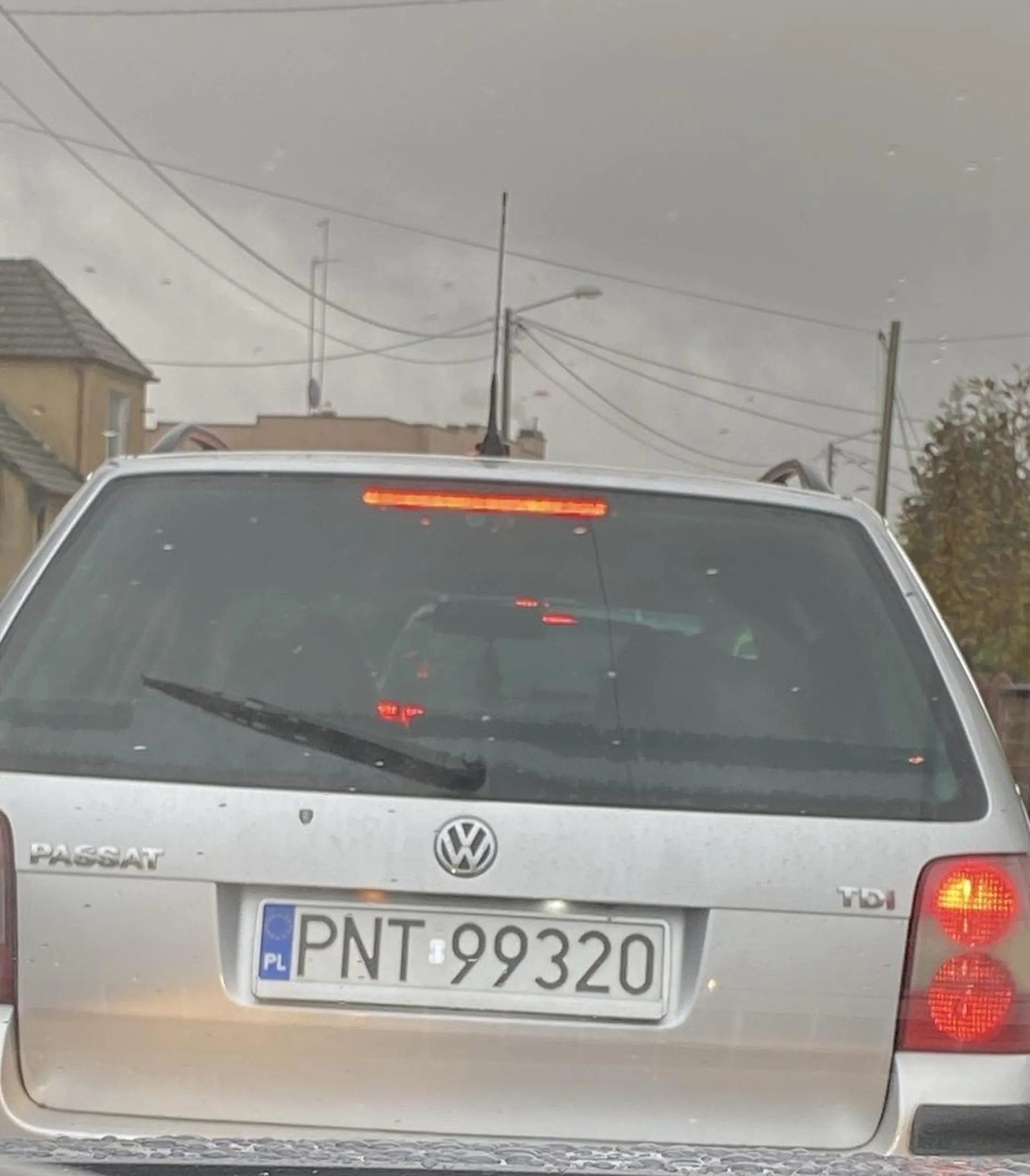 Pojazd nie spełnia norm technicznych dymi mu z rury tak że pewnie cewki się kłaniają do wymiany,straszny smród za tym pojazdem.