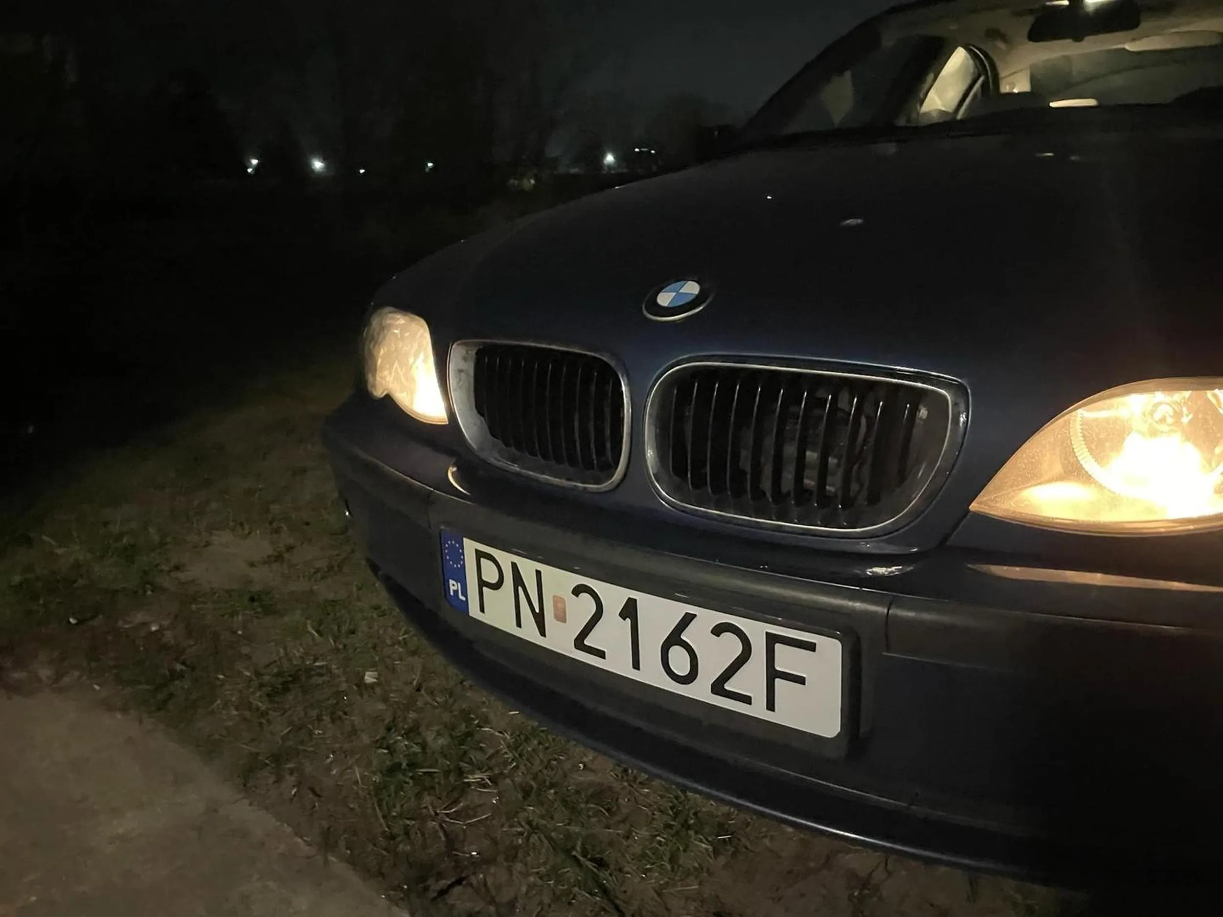 Profesjonalny zawodowy kierowca, umie opanować maszynę bo wcześniej jeździł oplem opt 2.2 Naprawdę bezpiecznie i pewnie prowadzi oraz jest niesamowicie miły dla kierowców, do napisania tej opinii skłoniła mnie sytuacja gdy nie włączyłem świateł a on specjalnie dla mnie zawrócił i jechał za mną 20km żeby je włączyć… prawdziwy wzór do naśladowania