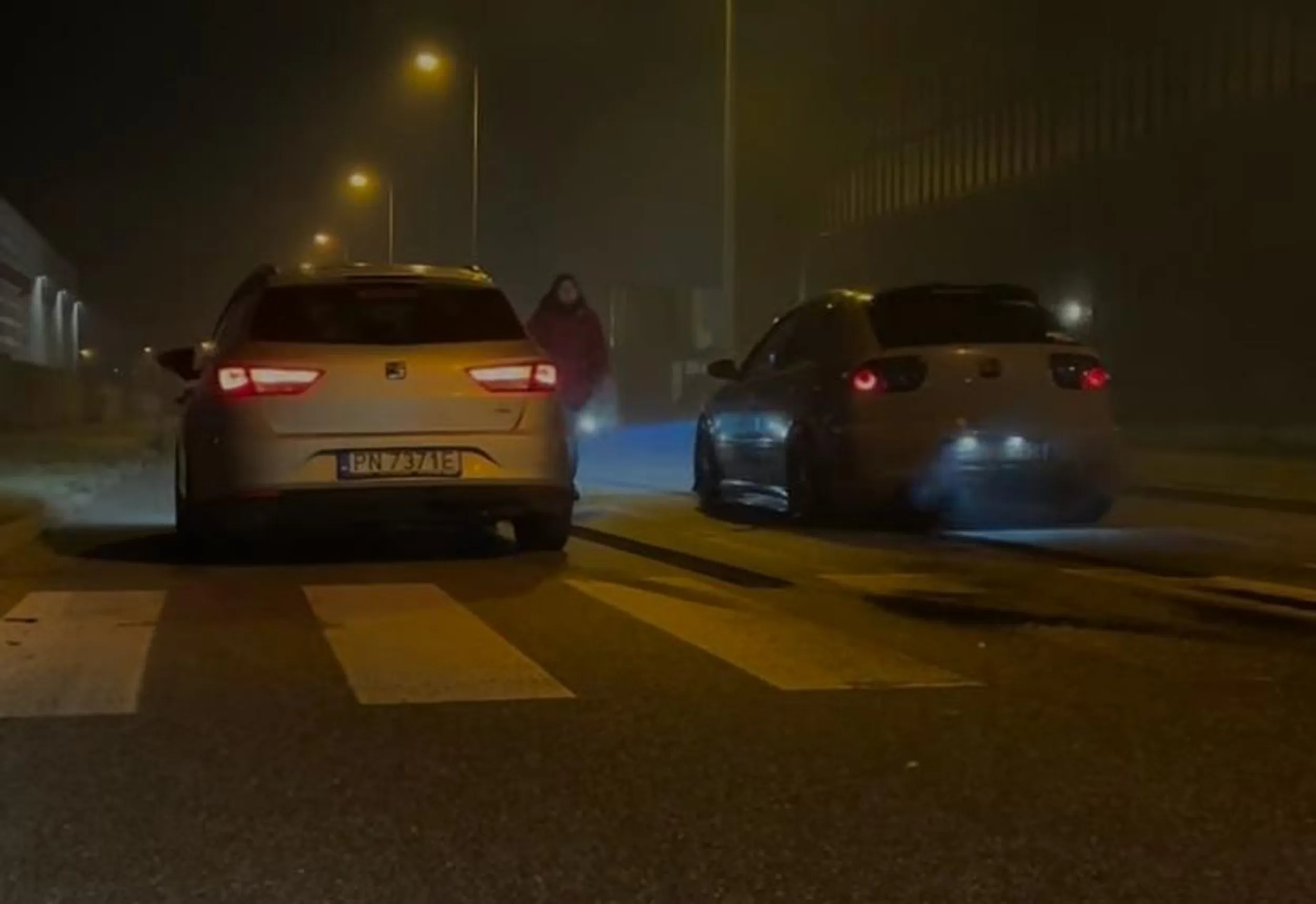 Kierowca bierze udział w nielegalnych wyścigach drogowych w Łodzi.