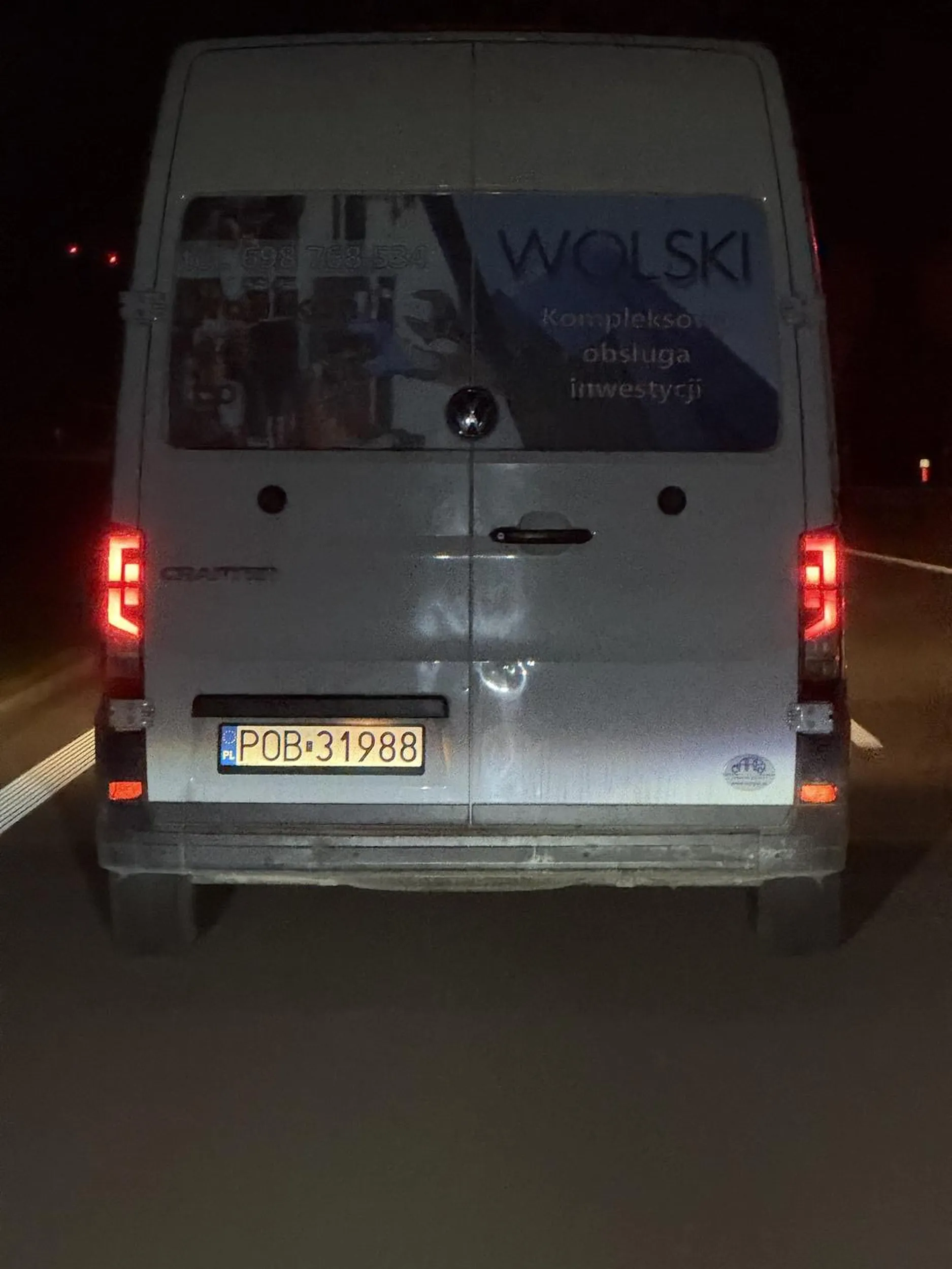 10 kilometr jedzie lewym pasem, nie reaguje na klakson oraz mruganie!!!