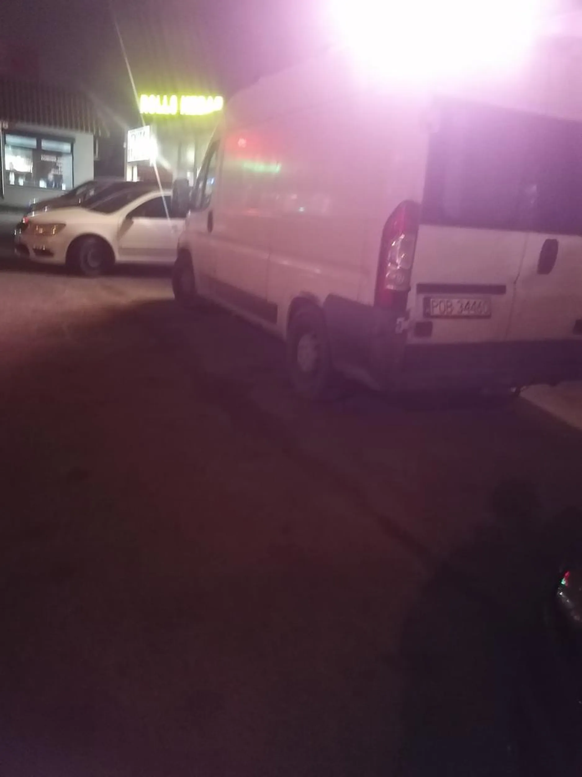 Więcej miejsc mogłeś zastawić, najlepiej we wjeździe stanąć...