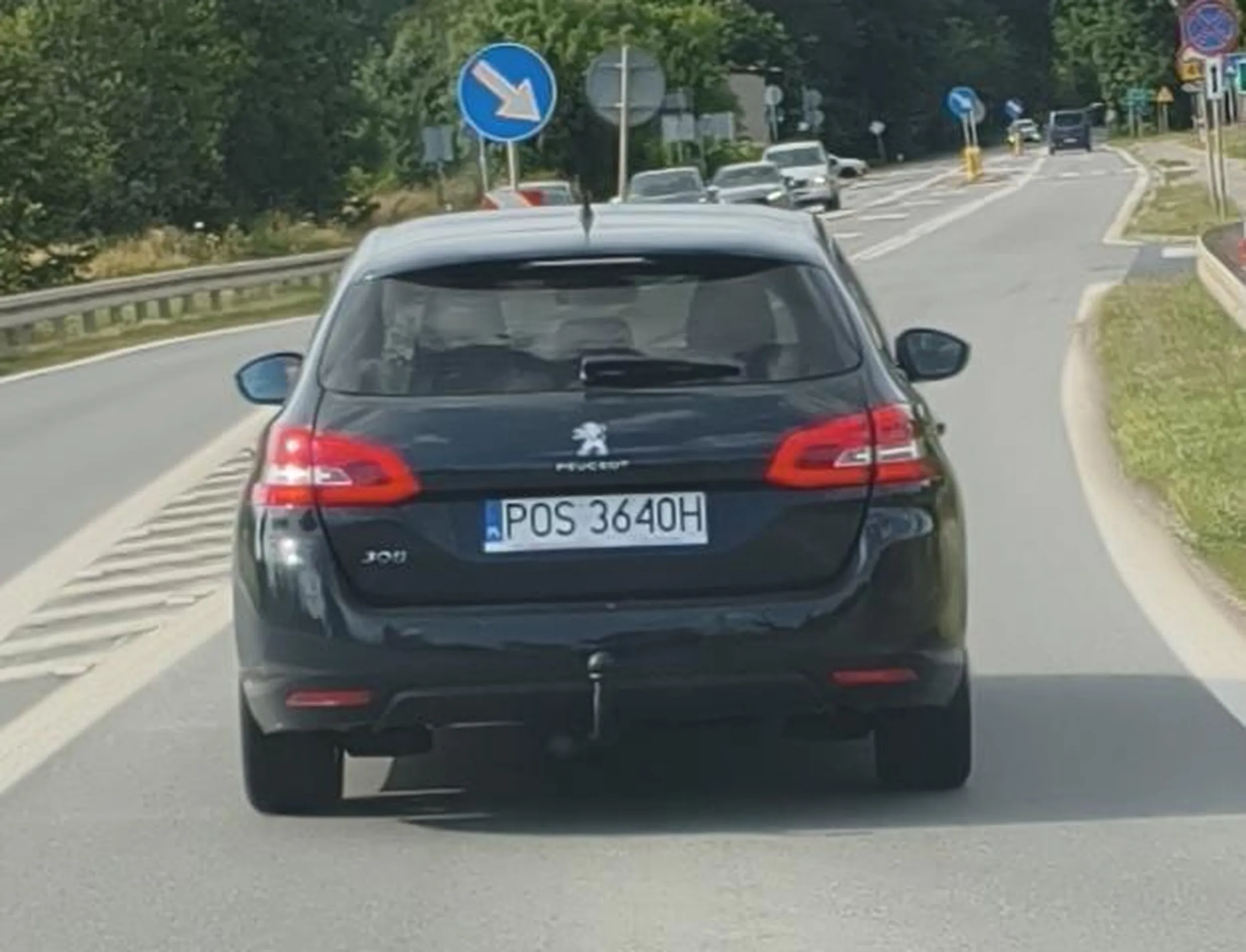 Wymuszenie pierwszeństwa na drodze z dozwolona prędkość 70 km/h na godzinę a gość wjeżdża wprost przed maskę.