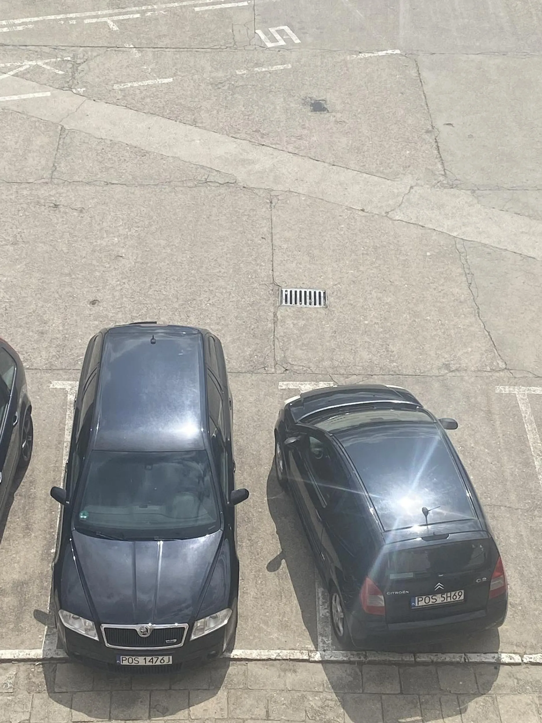 Nauczyciel szkoły samochodowej nie potrafi parkować nie polecam