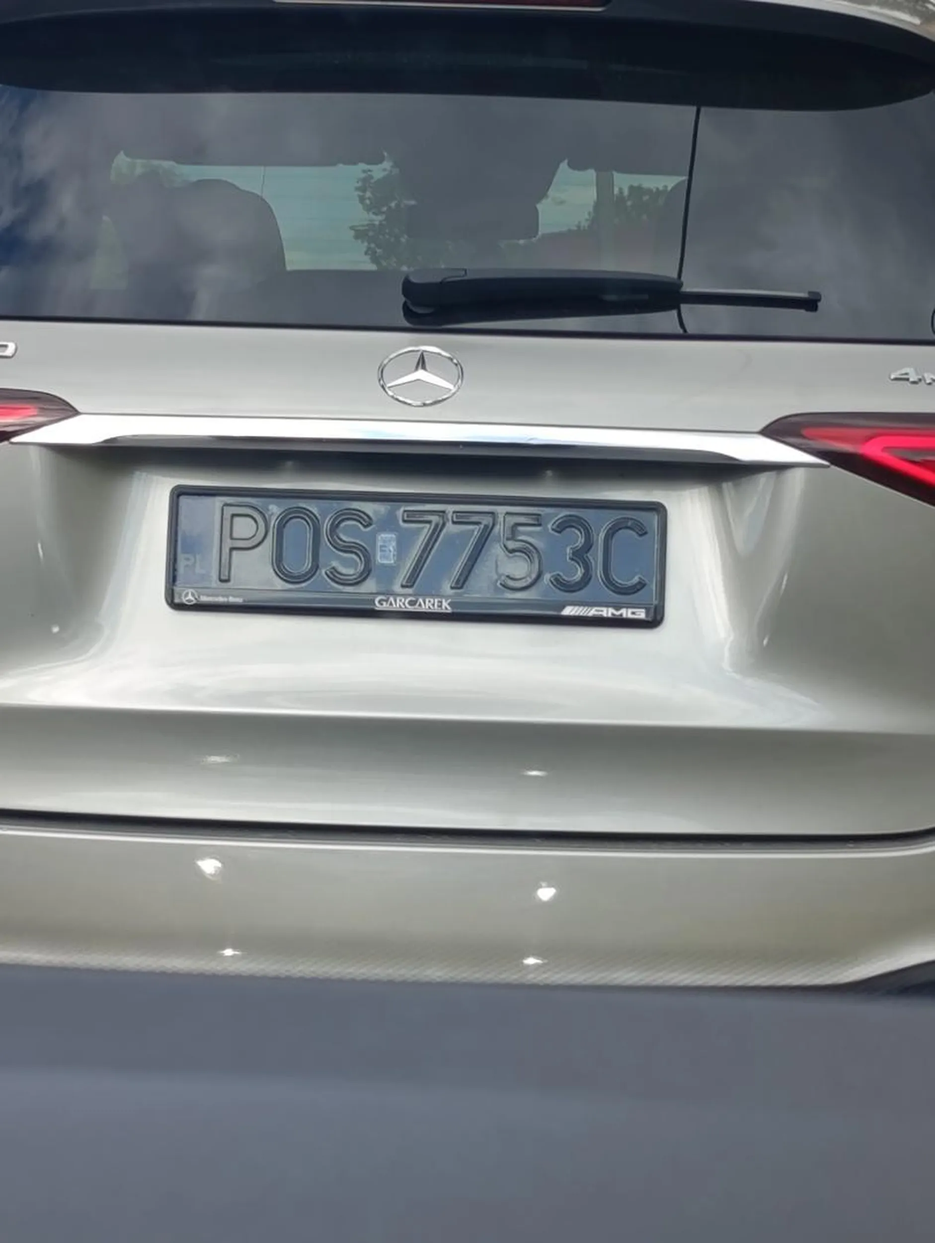 Ciekawy patent tablica z 100 metrów całkowicie nieczytelna.