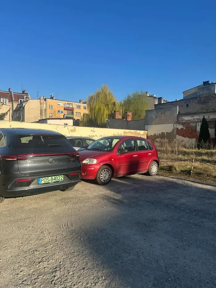 Wlasciciel auta na bateryjki zastawil moje auto i poszedl do gejowskiej agencji towarzyskiej. Jeszcze raz mi zastawisz samochód i zadzwonie po laweciarza!!!