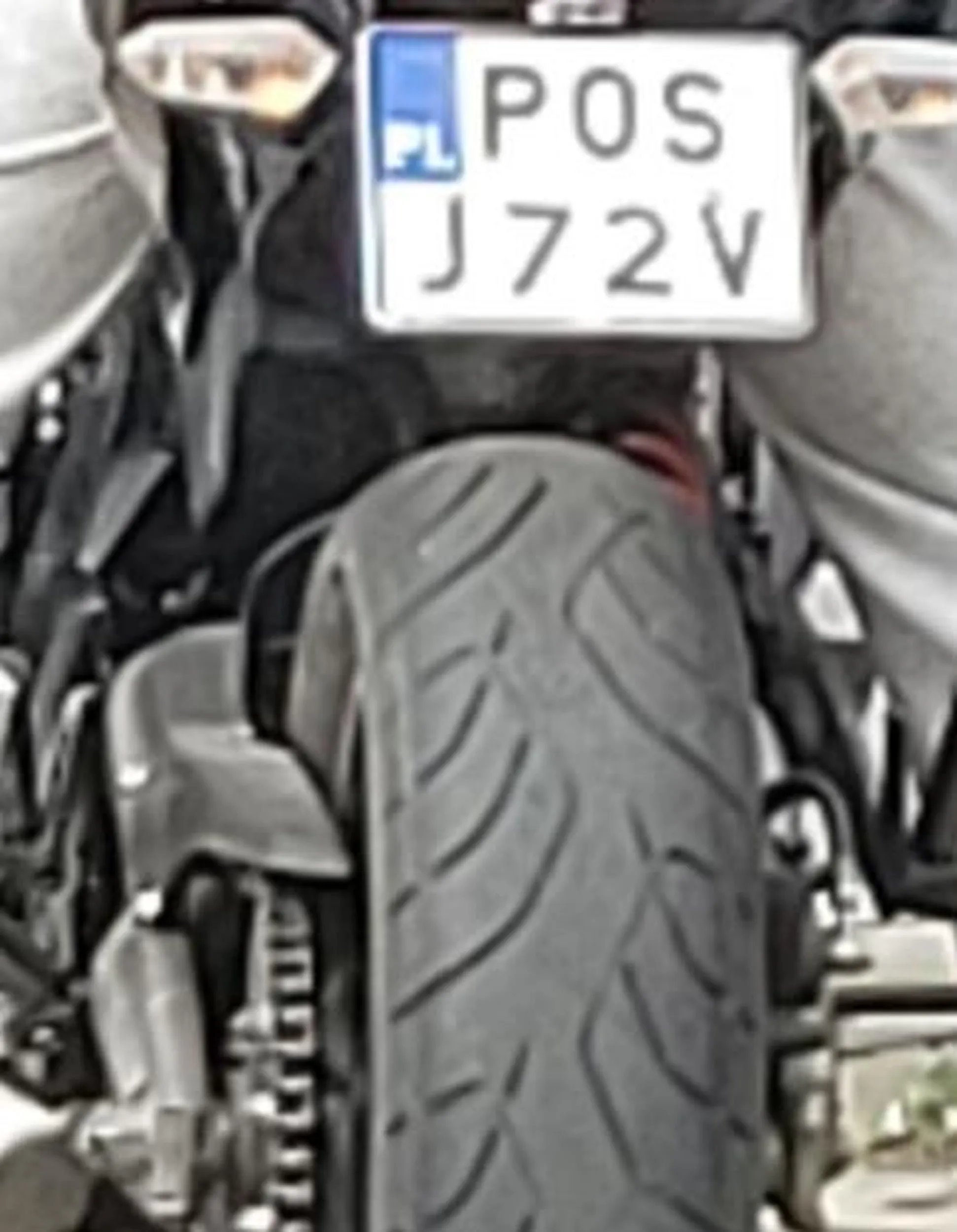 Koleś, jakbyś nie zauważył to masz oberwany tlumik i słychać cię na pół miasta. Jak potrzebujesz atencji to spróbuj w inny sposób.