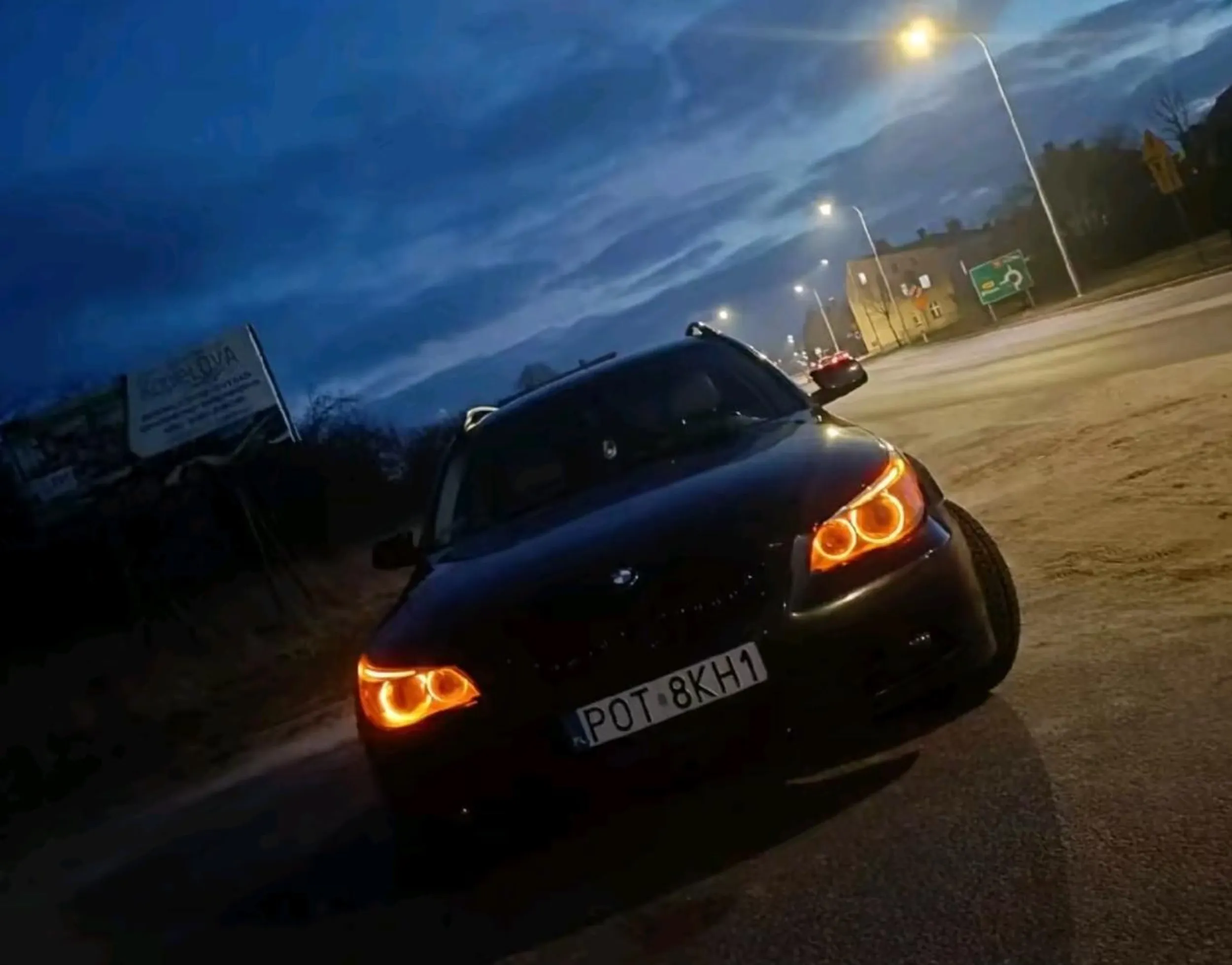 Jakiś szrot, bez "em pakietu", jakie auto taki kierowca, czyli klekocze przy hejterach