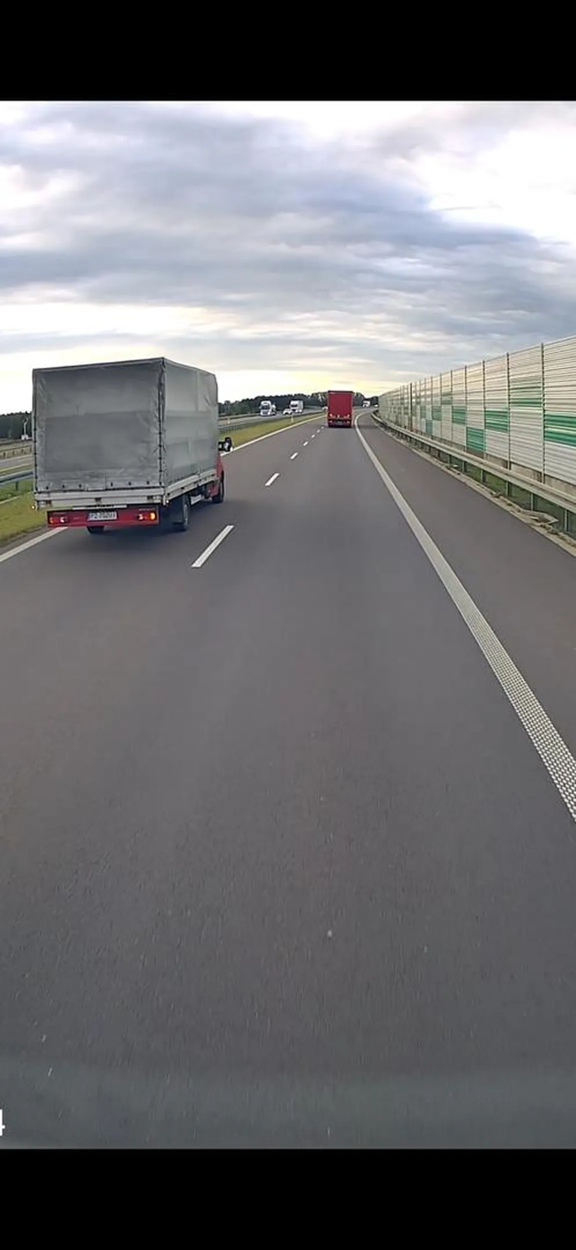 Brawo dla Pana ze Skody! Brak słów na takich. Ciężko poczekać aż kierowca busa zakończy manewr wyprzedzania?