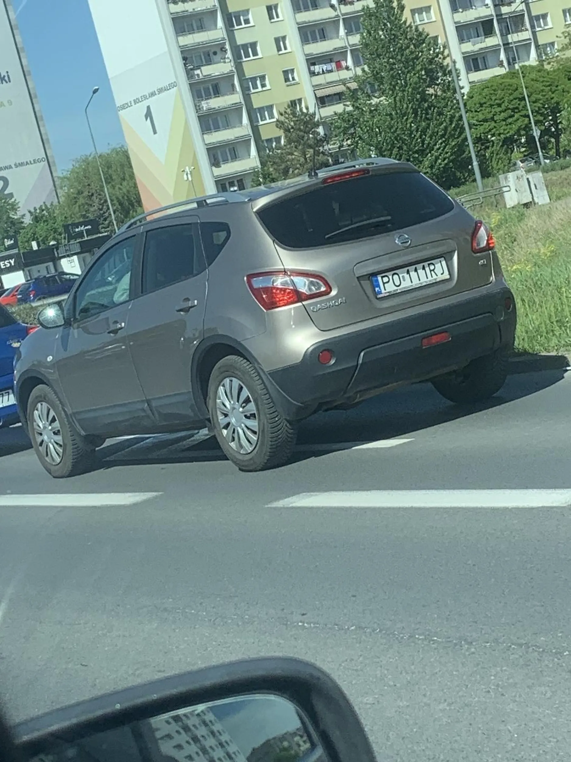 Nie ustępuje pierwszeństwa drodze głównej