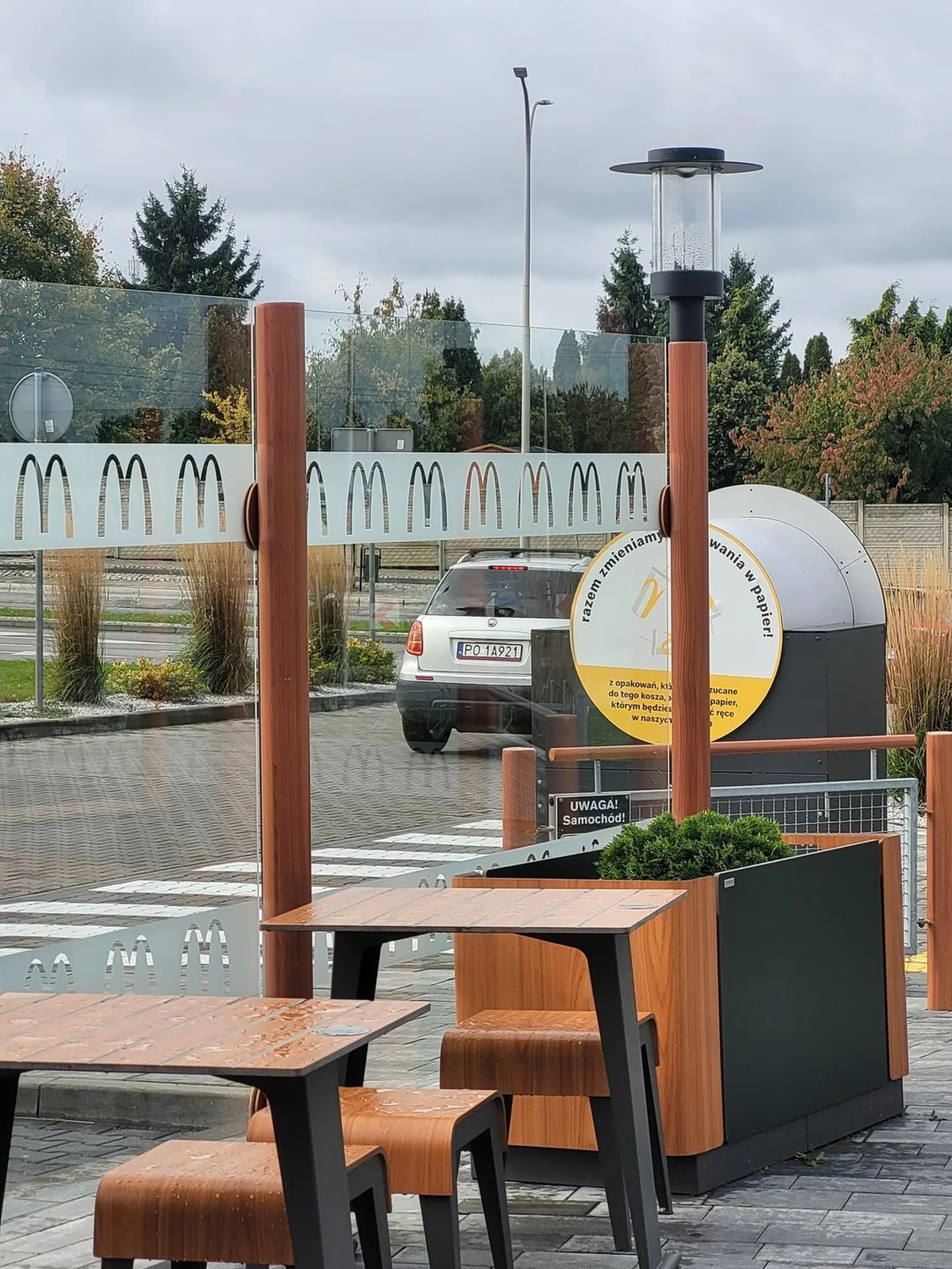 Nienormalny kierowca... Darł się na dziecko w samochodzie (około 3lata), wyzywał i krzyczał