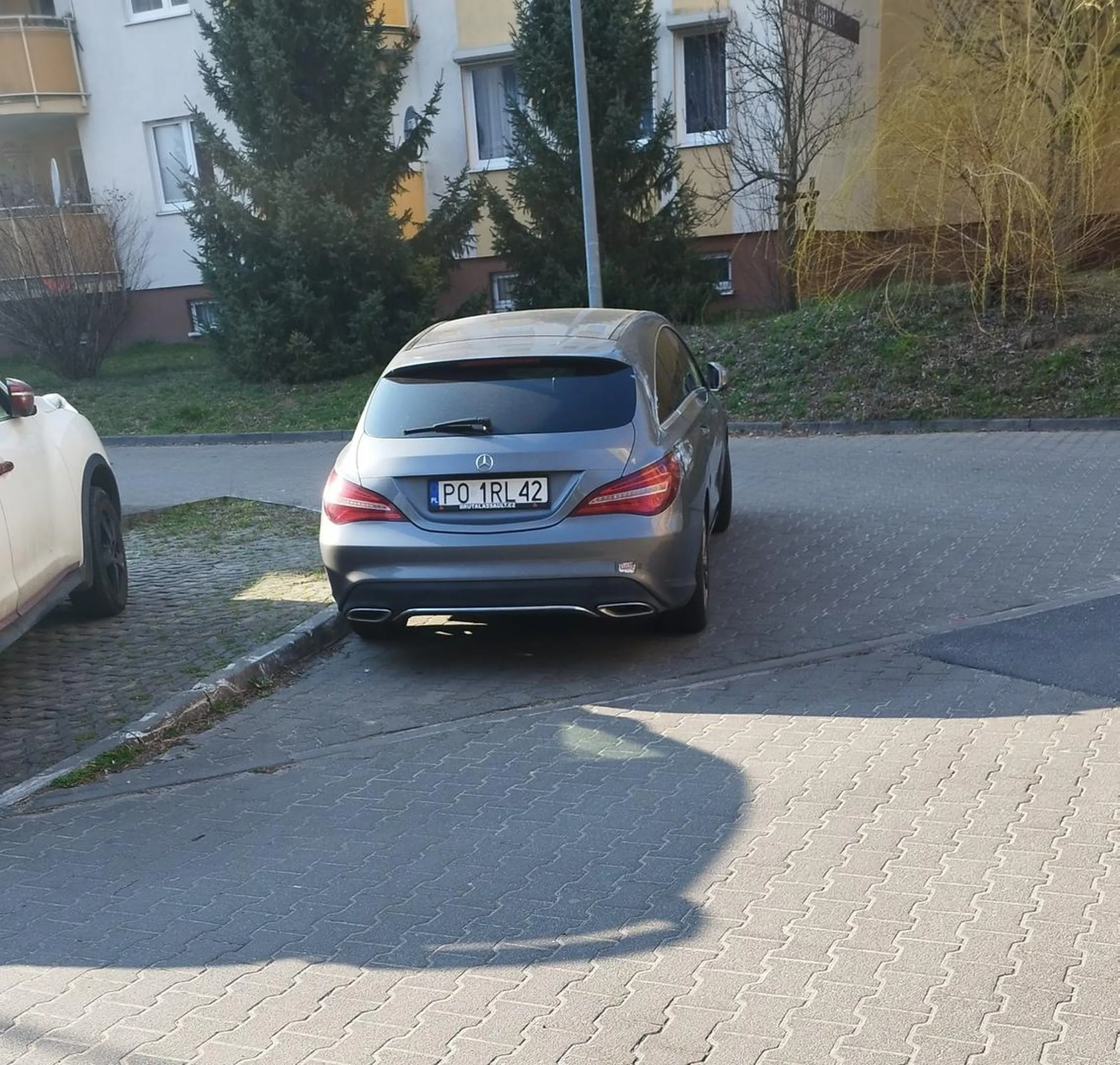 Parkowanie w przejezdzie na parking