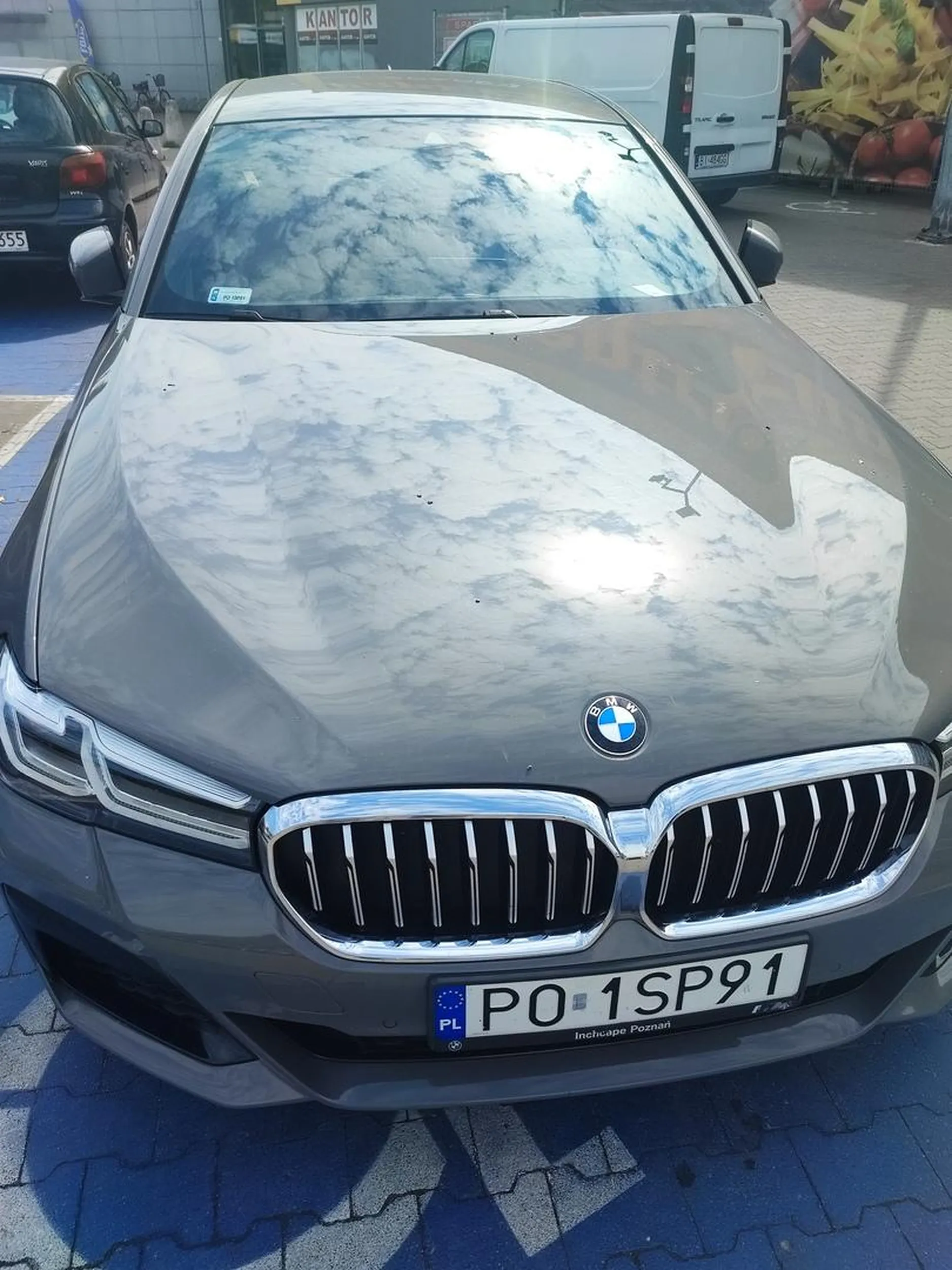 Bogacz jaśniepan niepełnosprawny umyslowo wiec mysli ze tez miejsce dla niepelnosprawnych mu przynalezy