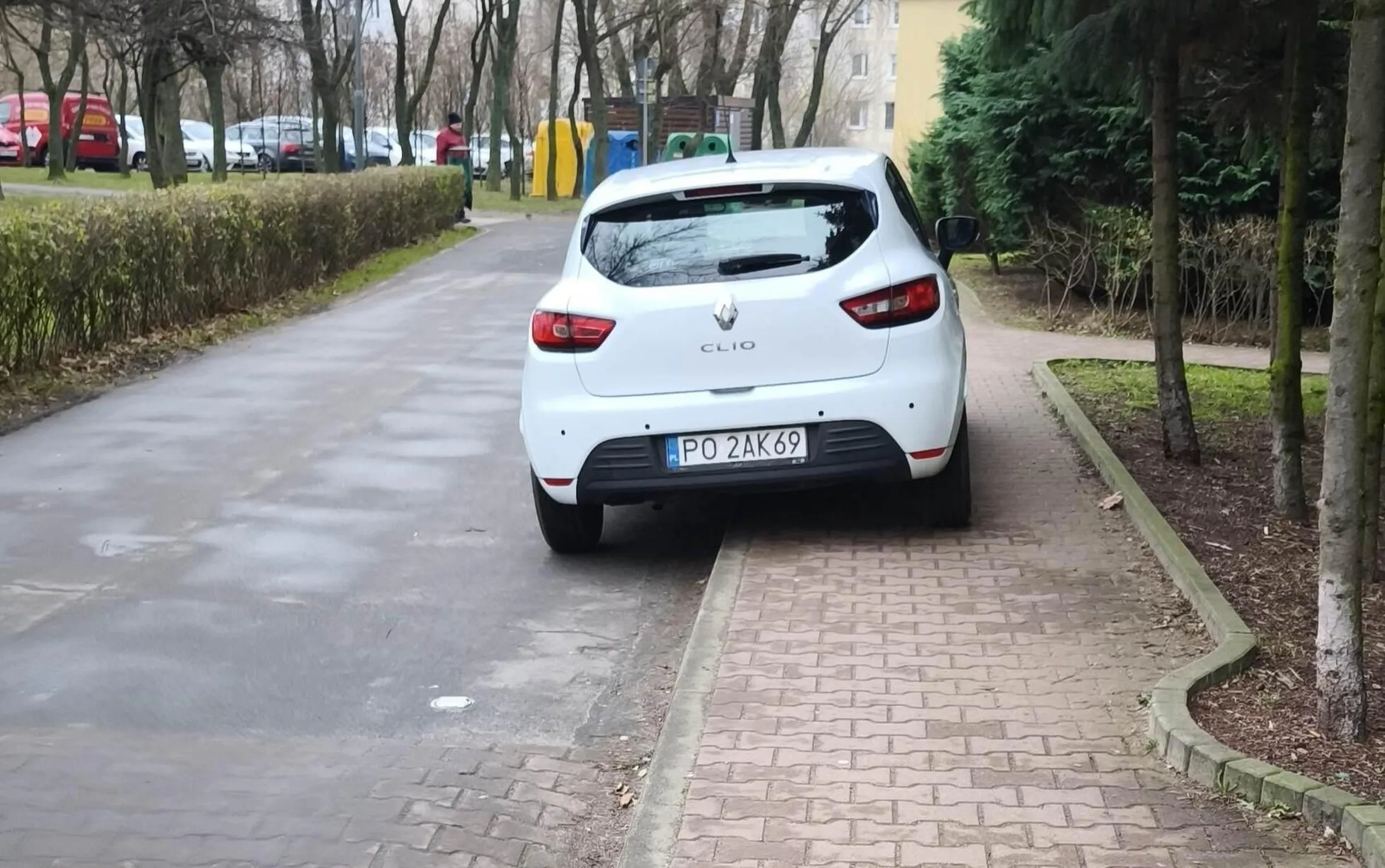 Idealnie zostawiona przestrzen dla pieszego