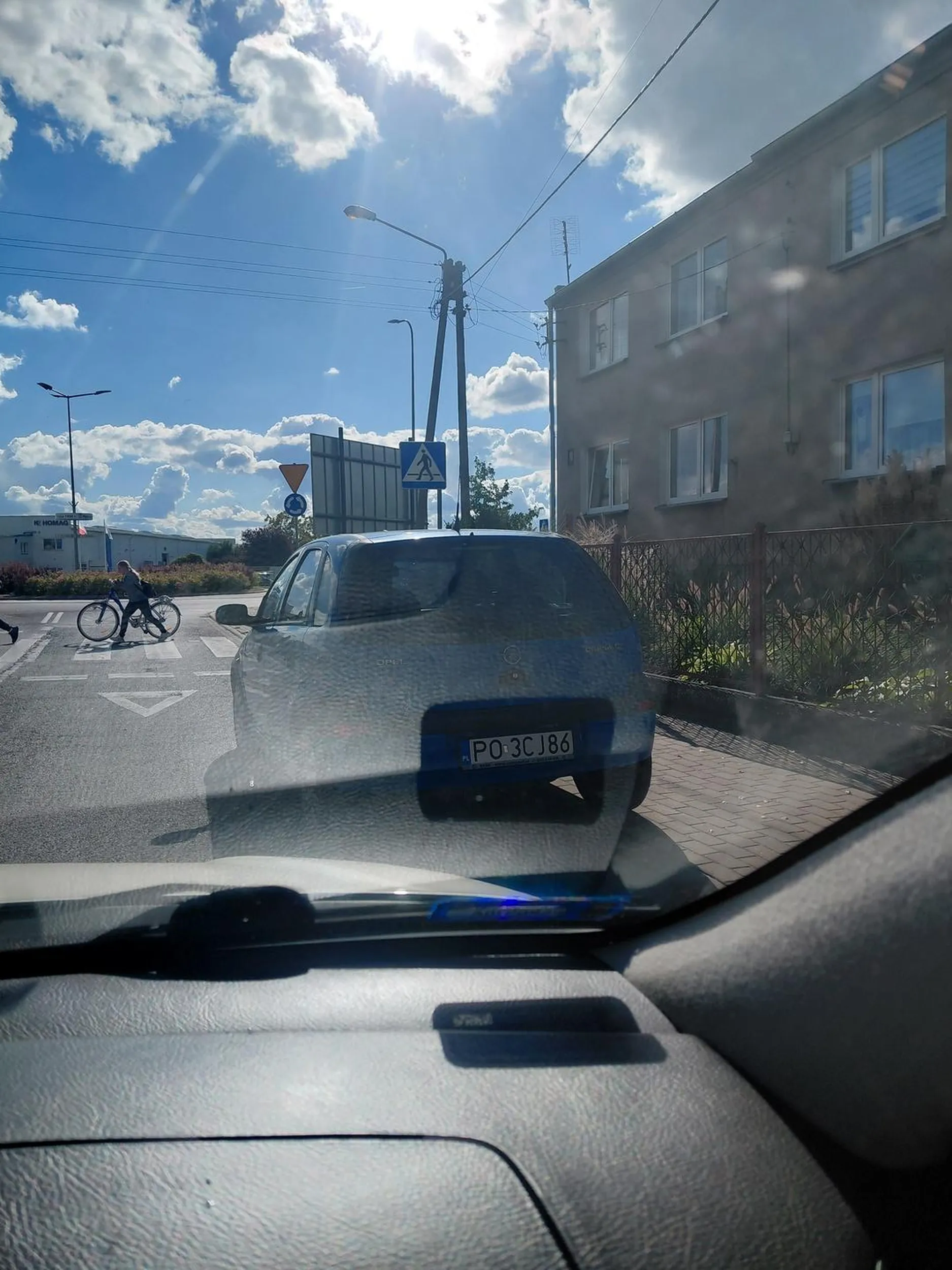 Naucz sie parkować a nie drogę zastawiasz