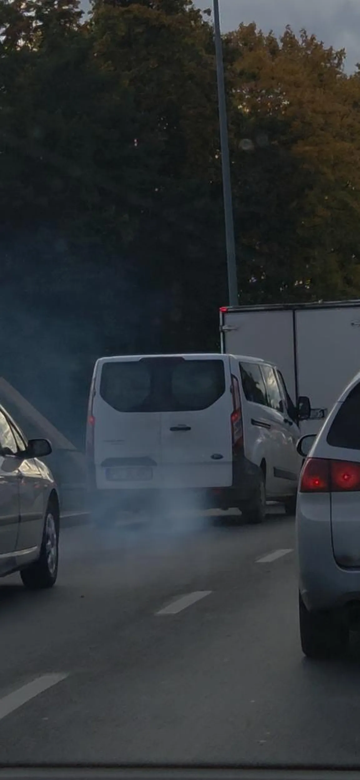 Chłopie,  albo to napraw, albo zezłomuj bo szkoda Olsztyn zatruwać!!