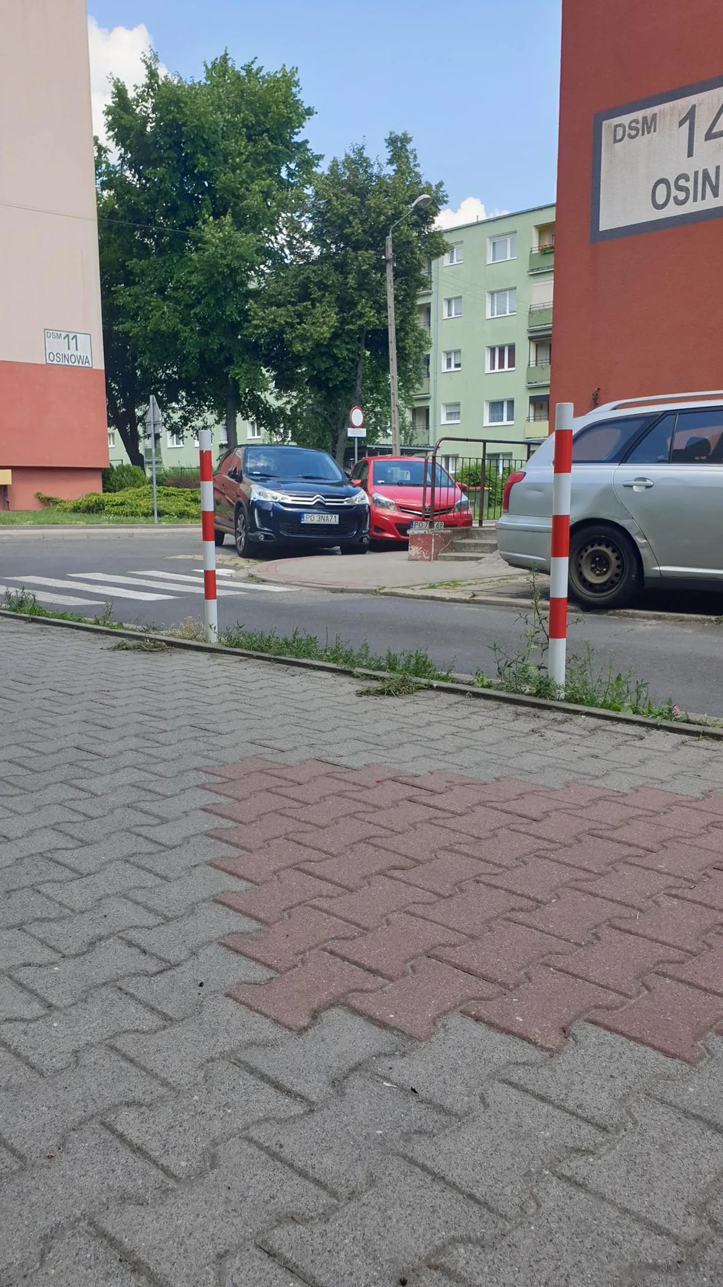 Parkowanie na kopercie i skrajnej przy skrzyżowaniu