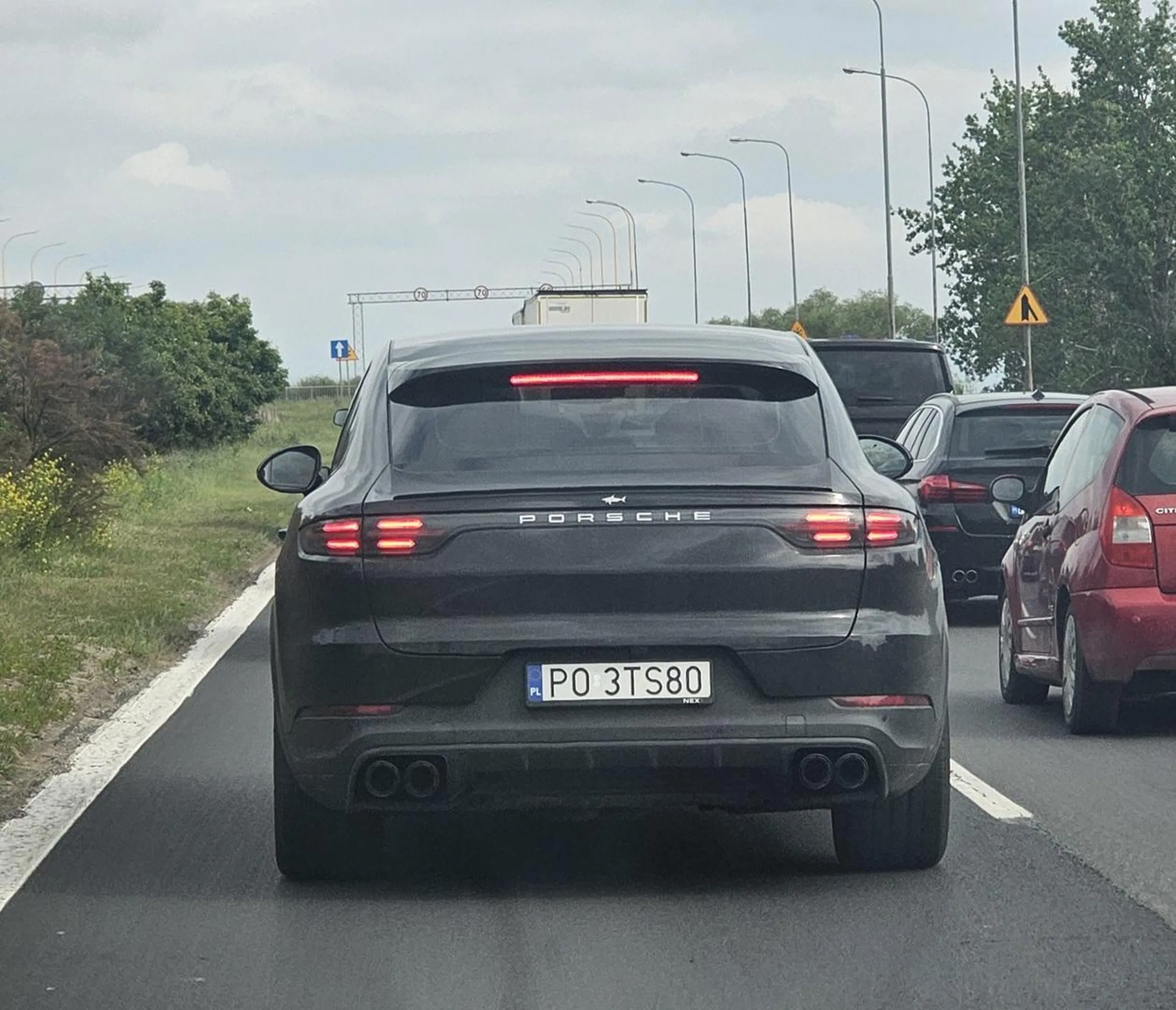 Umrzesz na raka za te pety wyrzucane przez okno.