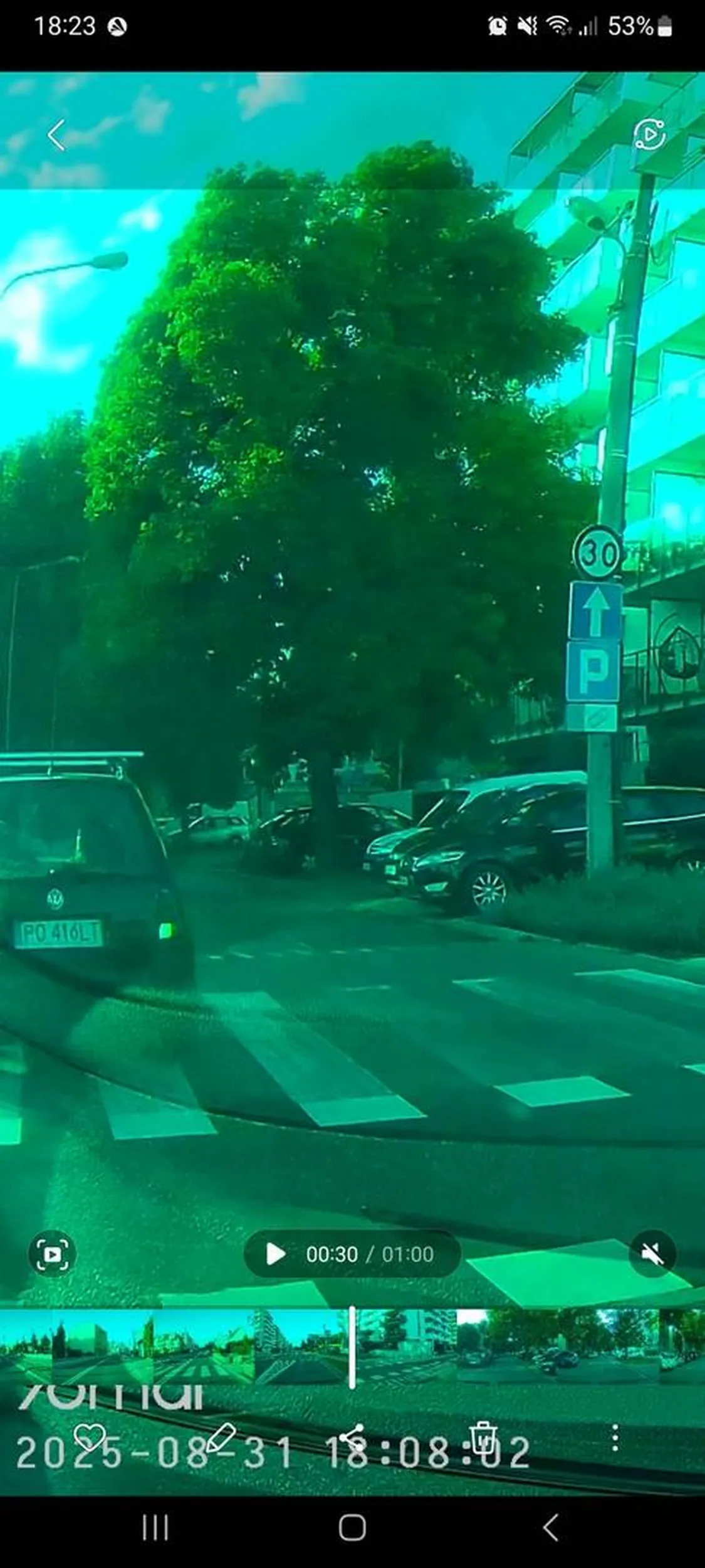 Twoim obowiązkiem przy cofaniu jest ustąpić pierwszeństwa i nie stwarzać zagrożenia na drodze jednokierunkowej - się nie rzucać maćuś bo Ty robisz zamieszanie na drodze cwaniakując bo Ci się niechciało całej drogi przejechać jedno kierunkowej.