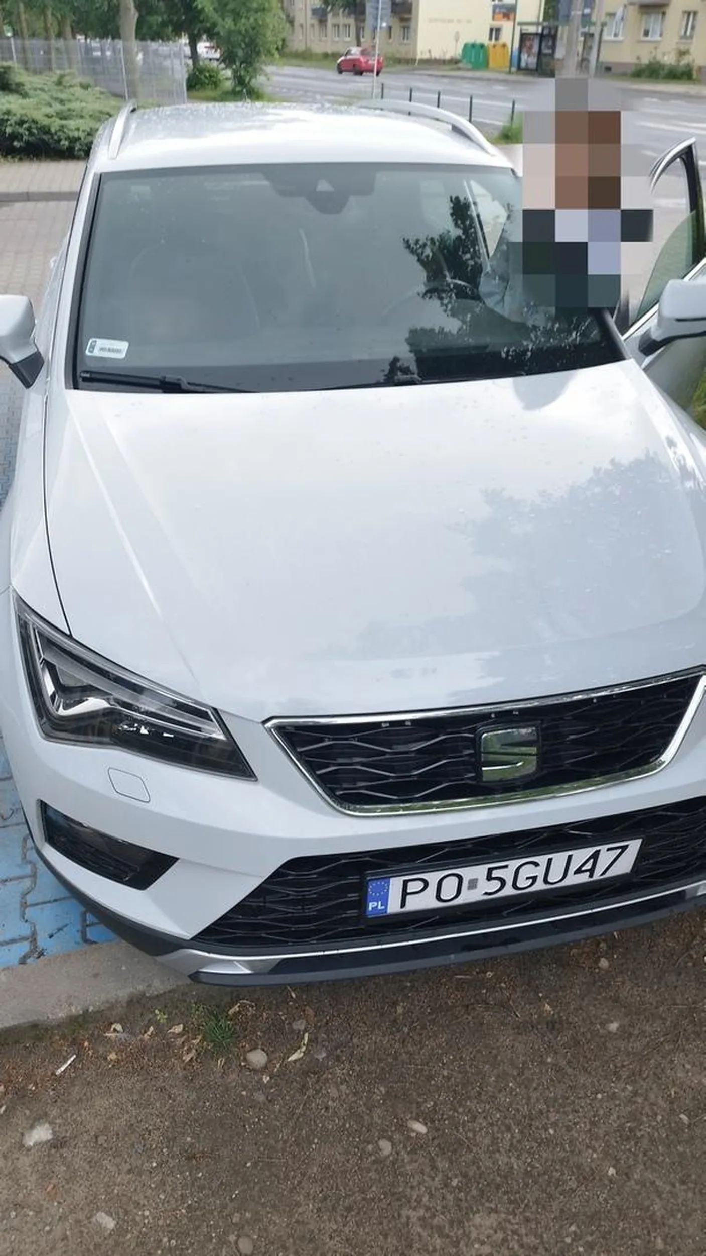 Ona moza bo podwozi kolezanke a niepelnosprawni "maja zaparkowac gdzie indziej".