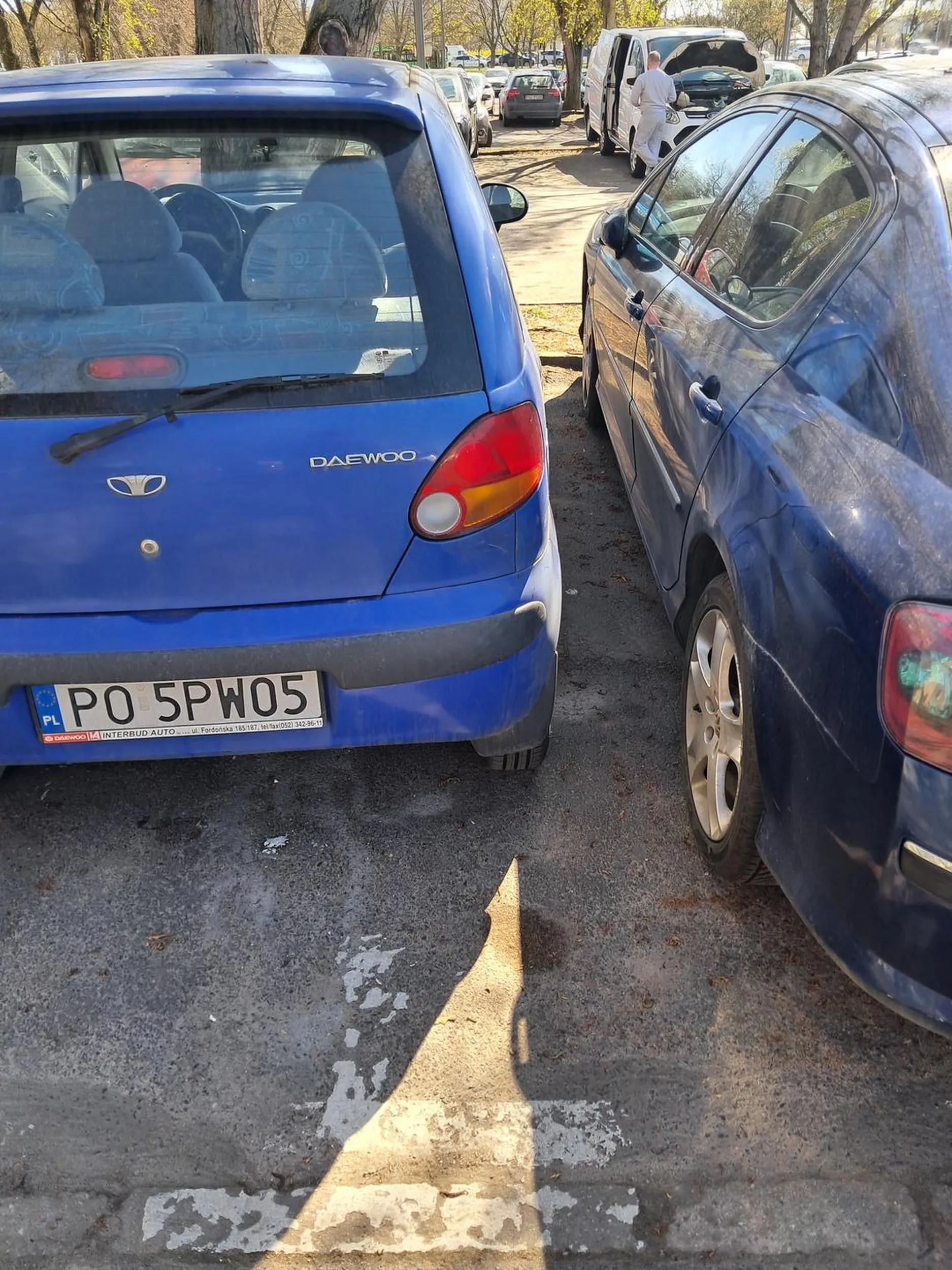 Mistrzem parkowania to ten kierowca nie jest