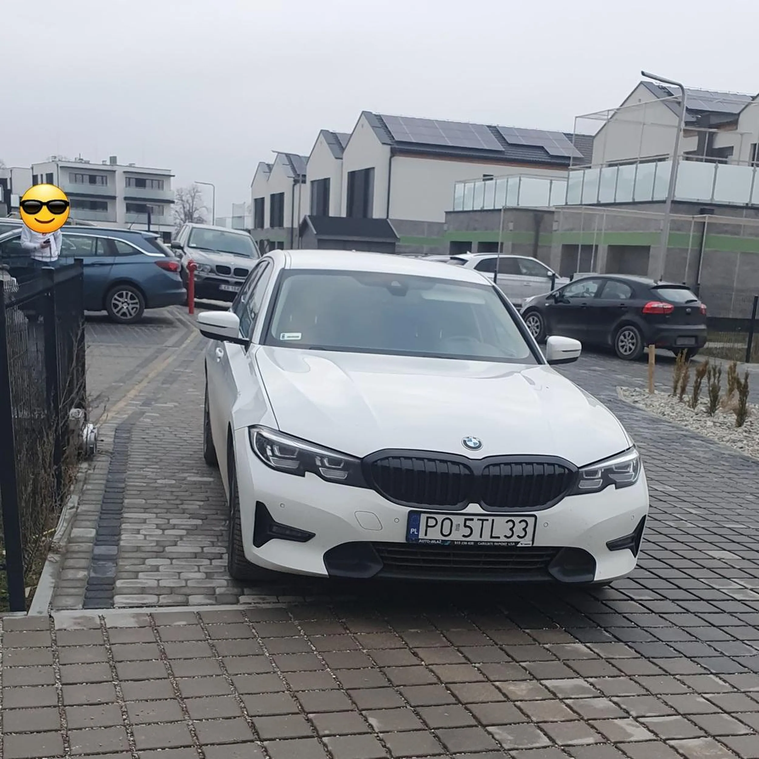 Nie wie, jak zaparkować samochód. Nikt go tego nie nauczył.