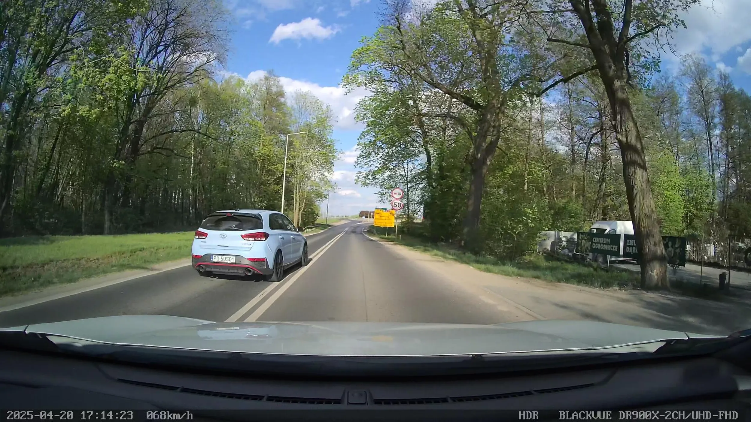 Wyprzedzanie +/- stówą na 50tce na podwójnejnciągłej by 3 sekundy później ledwo się zmieścić w rondzie. Minutę później już grzecznie jak emeryt jechałeś prawym pasem poniżej dopuszczalnej prędkości. Przyznaj się mózgowcu, zestrałeś się jak Tobą rzuciło na tym rondzie co?