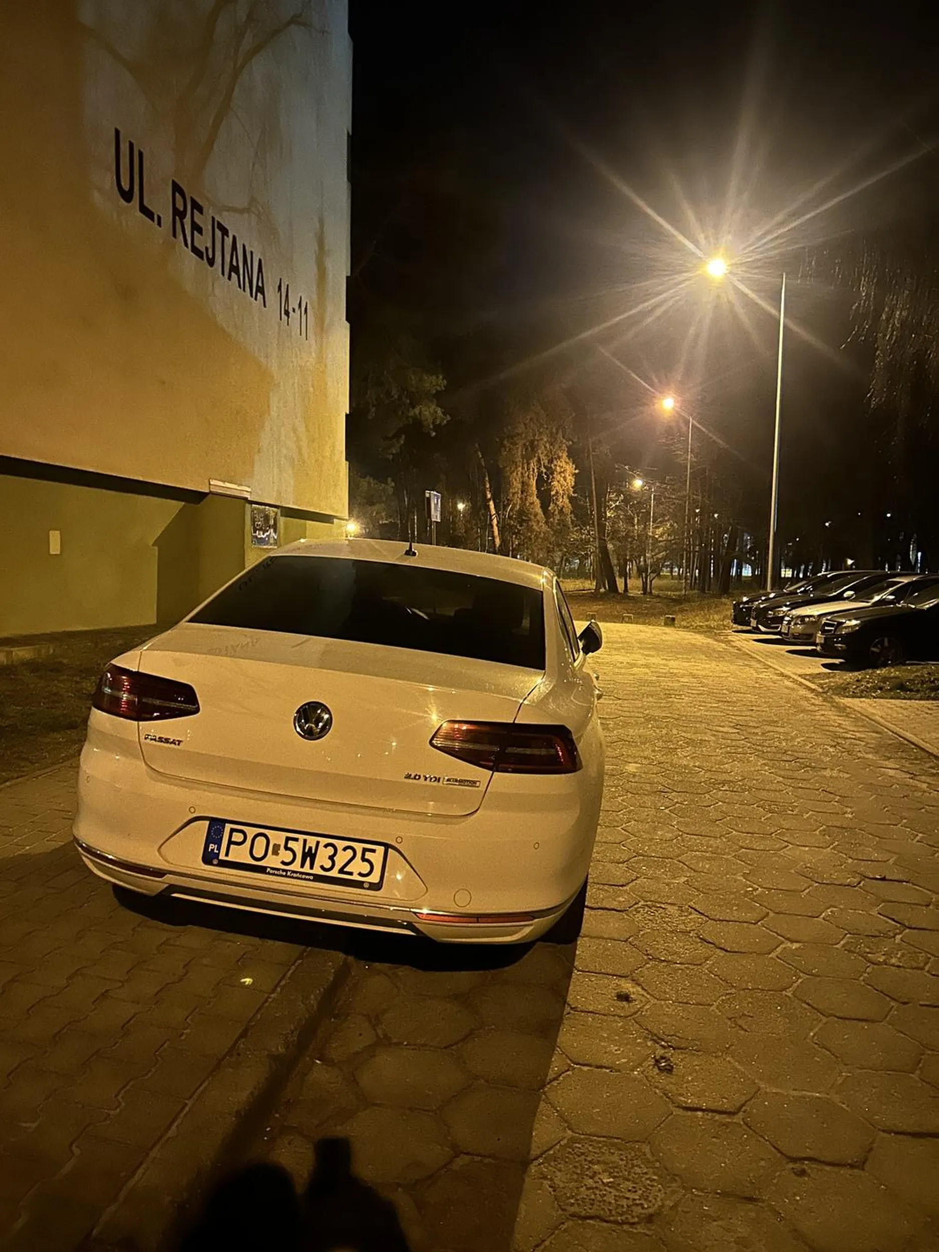 Prawo jazdy wygrane w cipsach?! Następnym razem zobacz czy są miejsca parkingowe, a nie parkujesz na chodniku. Nie mogłam wyjechać z miejsca parkingowego. Zapraszam na naukę parkowania :)