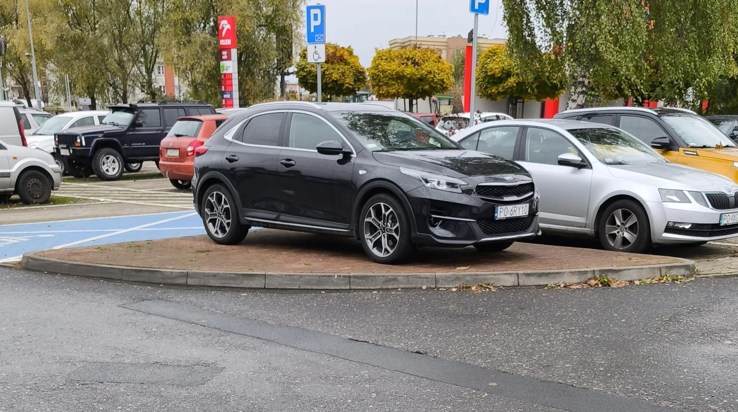 To nie jest miejsce parkingowe a problemy masz nadal z parkowaniem.