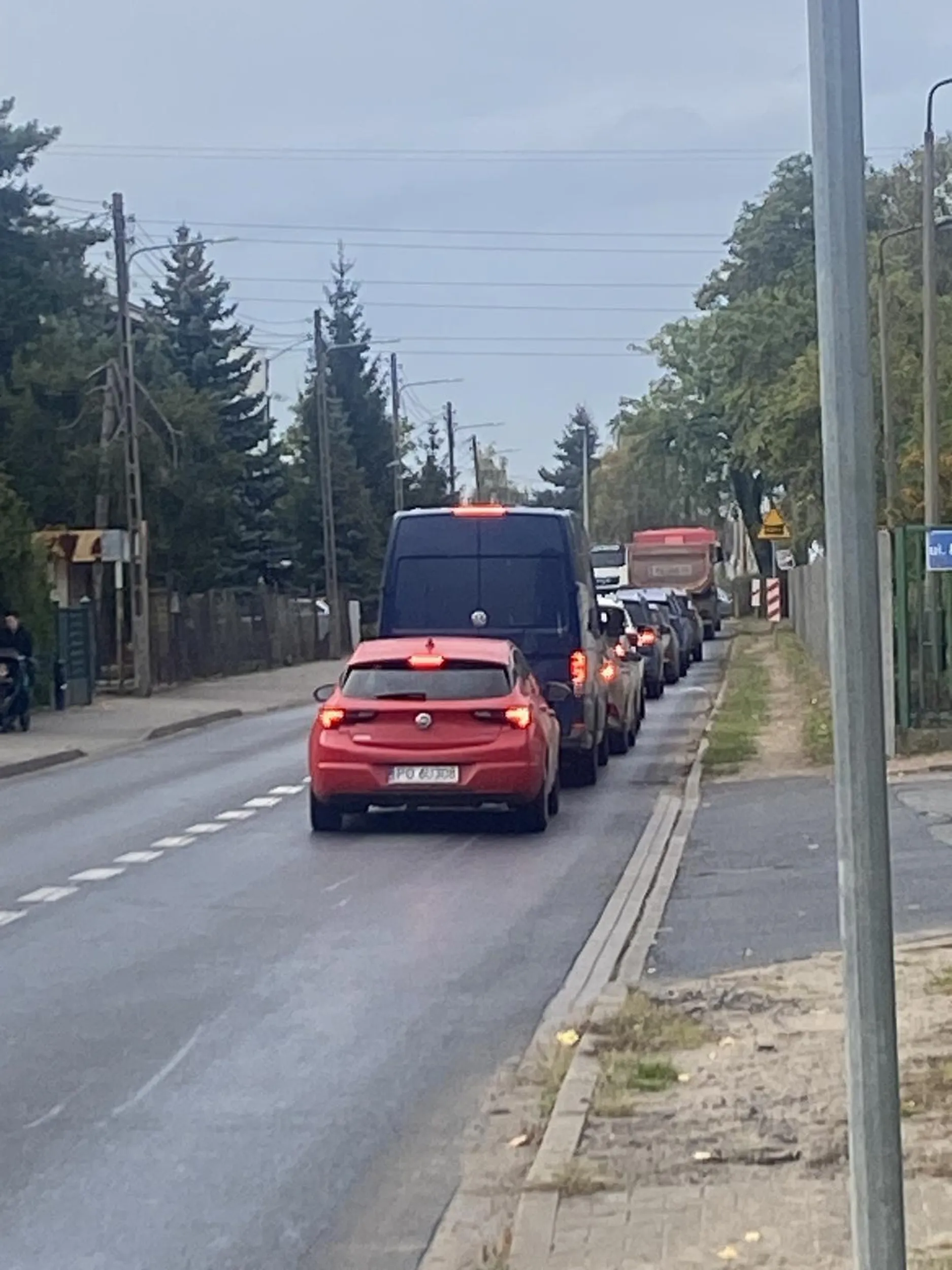 baba jeździ jakby dostała w chipsach prawo jazdy, prawie przejechała mnie na pasach bo chciała szybciej przejechać przez tory