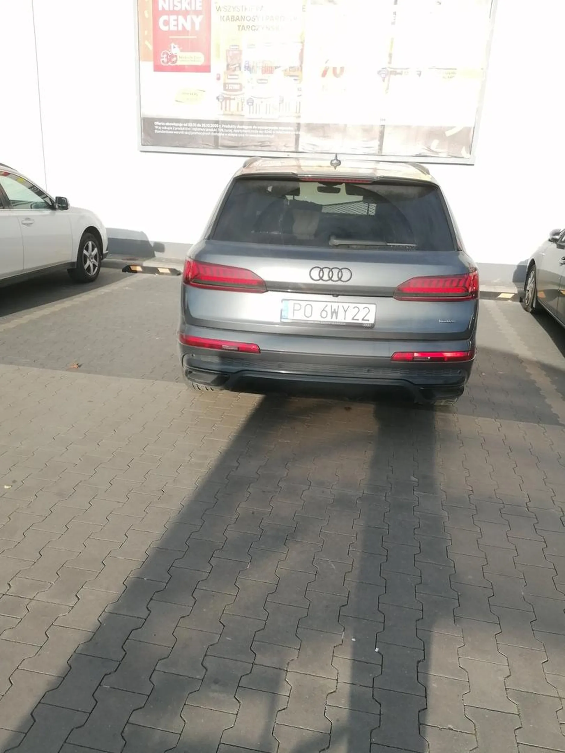 Polak gdy kupi nowe auto z salonu (największe osiągniecie jego rodziny od pokoleń)