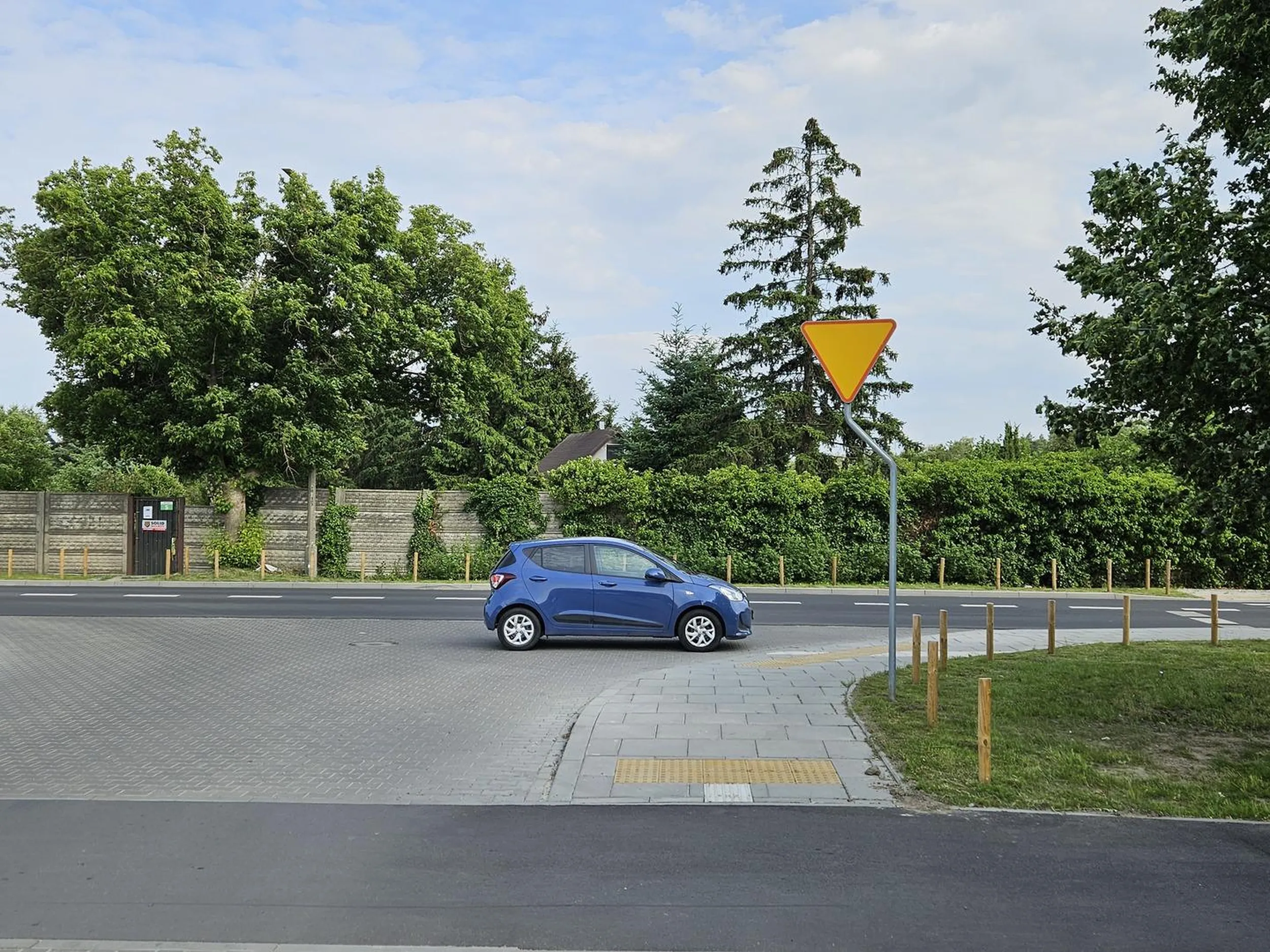 Brawa za parkowanie na środku skrzyżowania