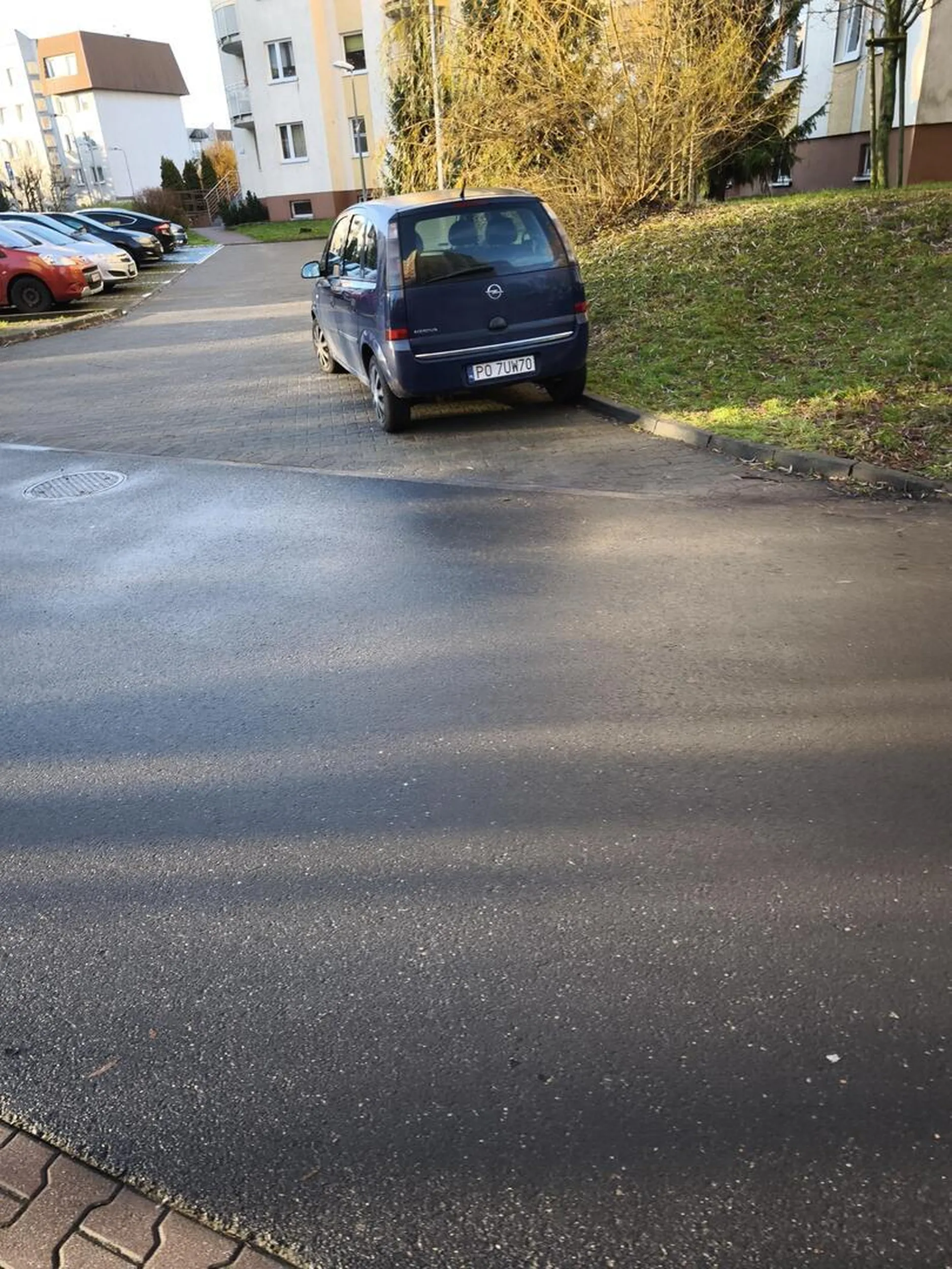 Parkuje w przejezdzie