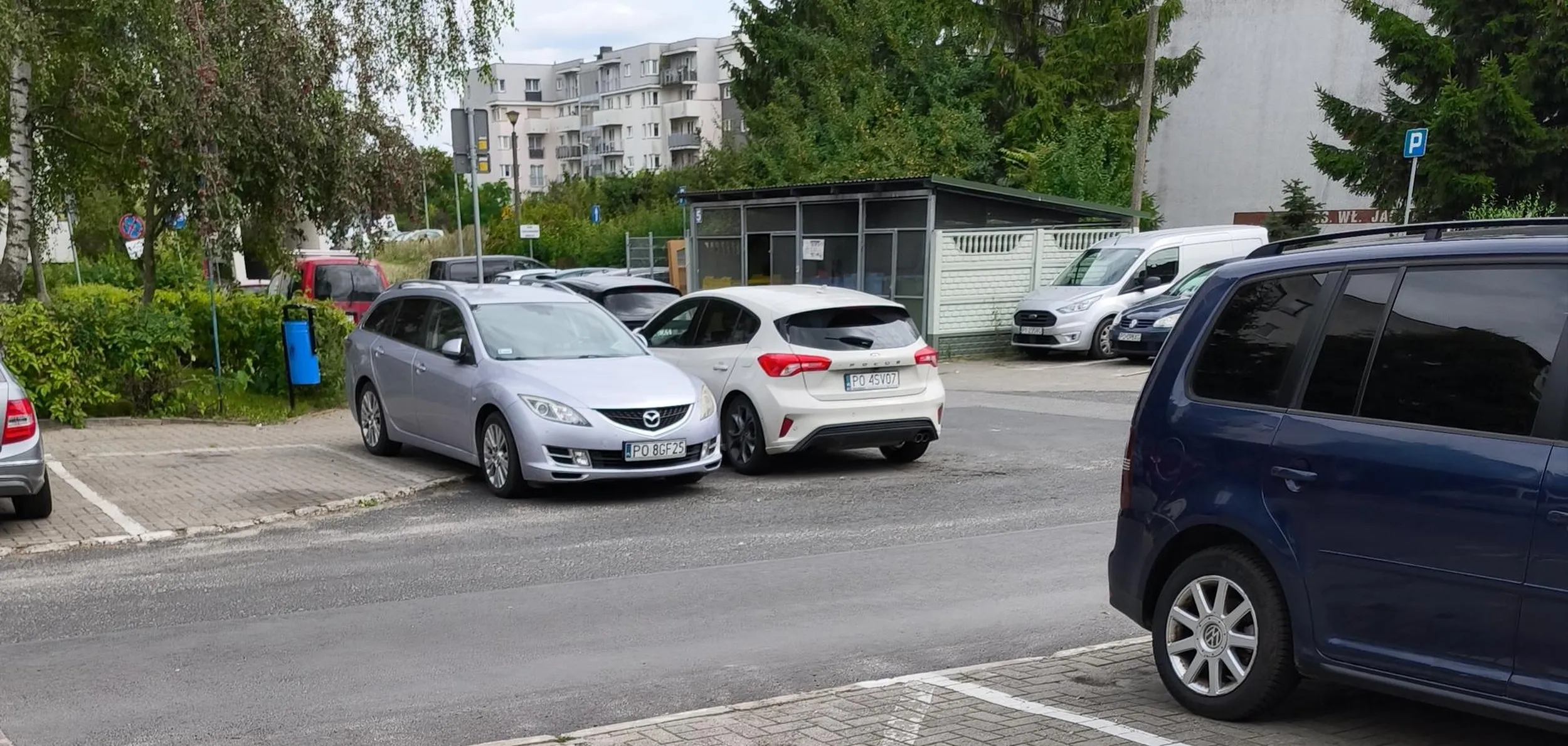 Skrzyzowanie to idealne miejsce na parkowanie.