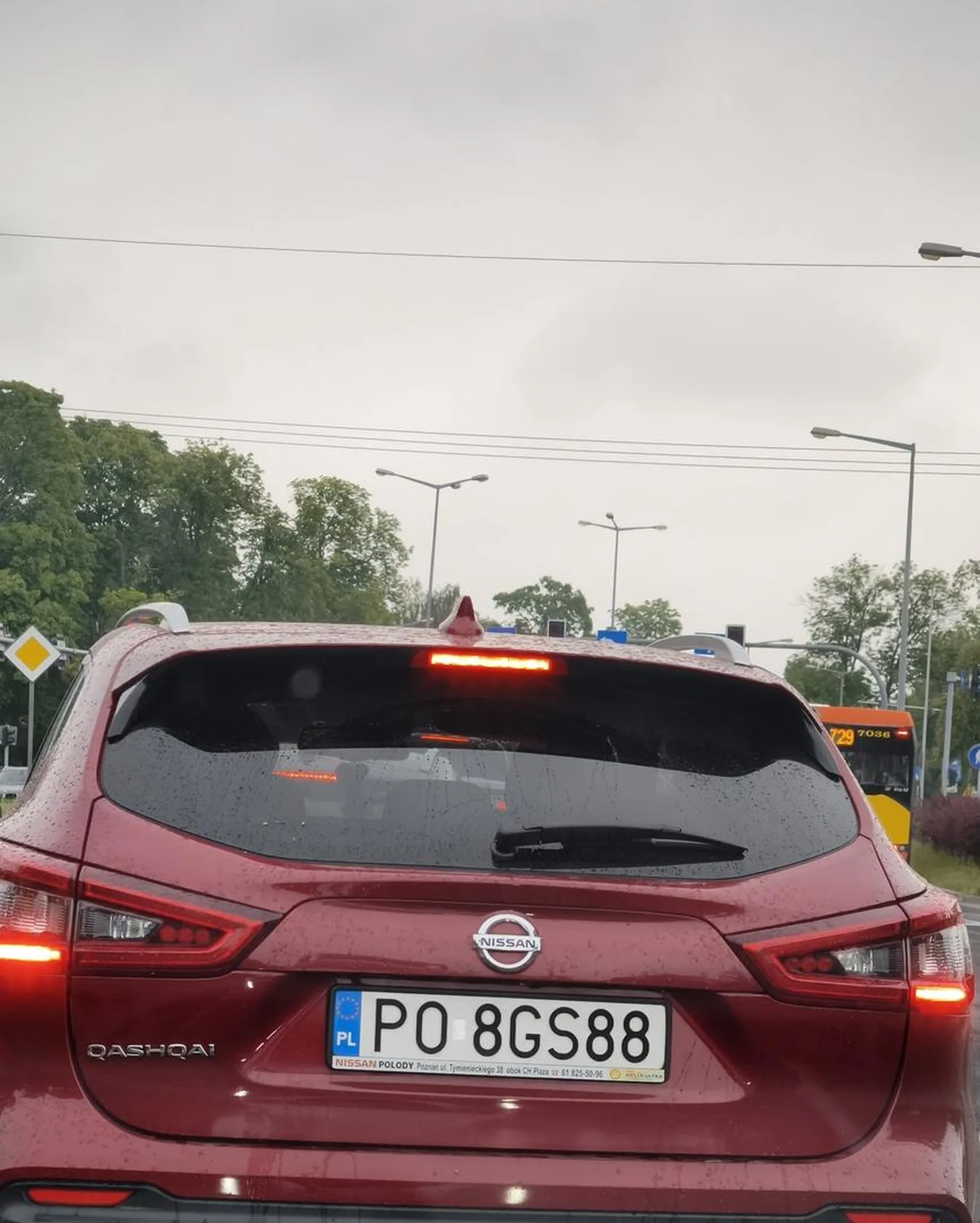 Głupia p**** prawie doprowadziła do kolizji, zabrakło dosłownie milimetrów...