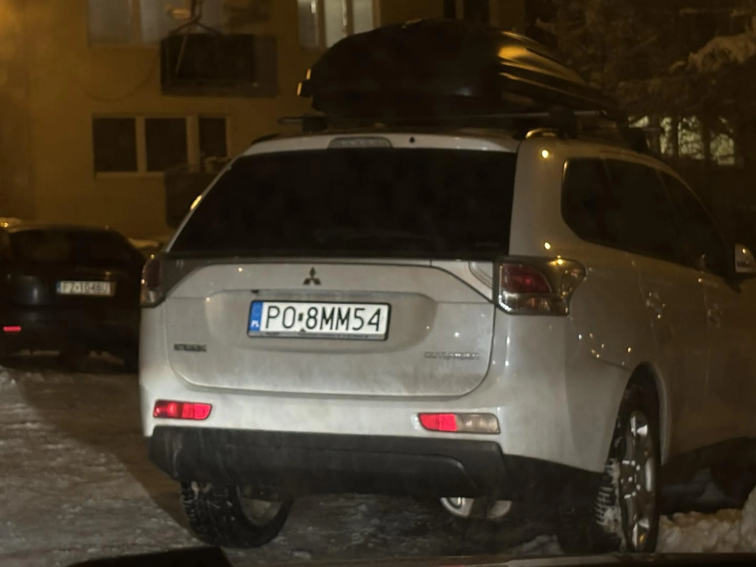 Naucz się parkować cymbale, mało brakowało żebyś miał tego złoma przestawionego, w Poznaniu też tak parkujesz ?