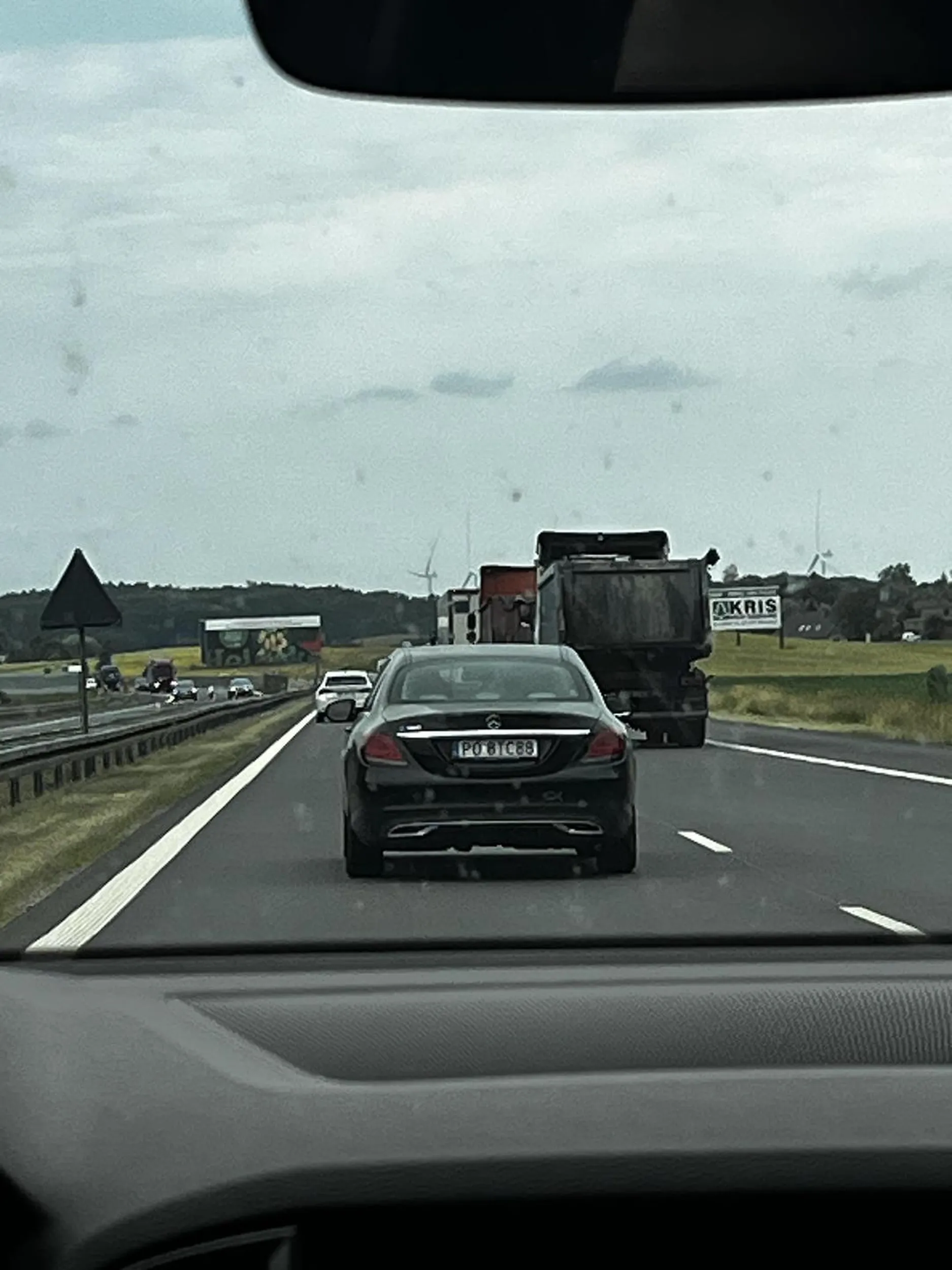 Zamiast inwestowac w samochod i twoj szpetny ryj zainwestuj w dodatkowe godziny j nauczy sie w koncu jezdzic bo prawko to chyba zdalas x przypadku