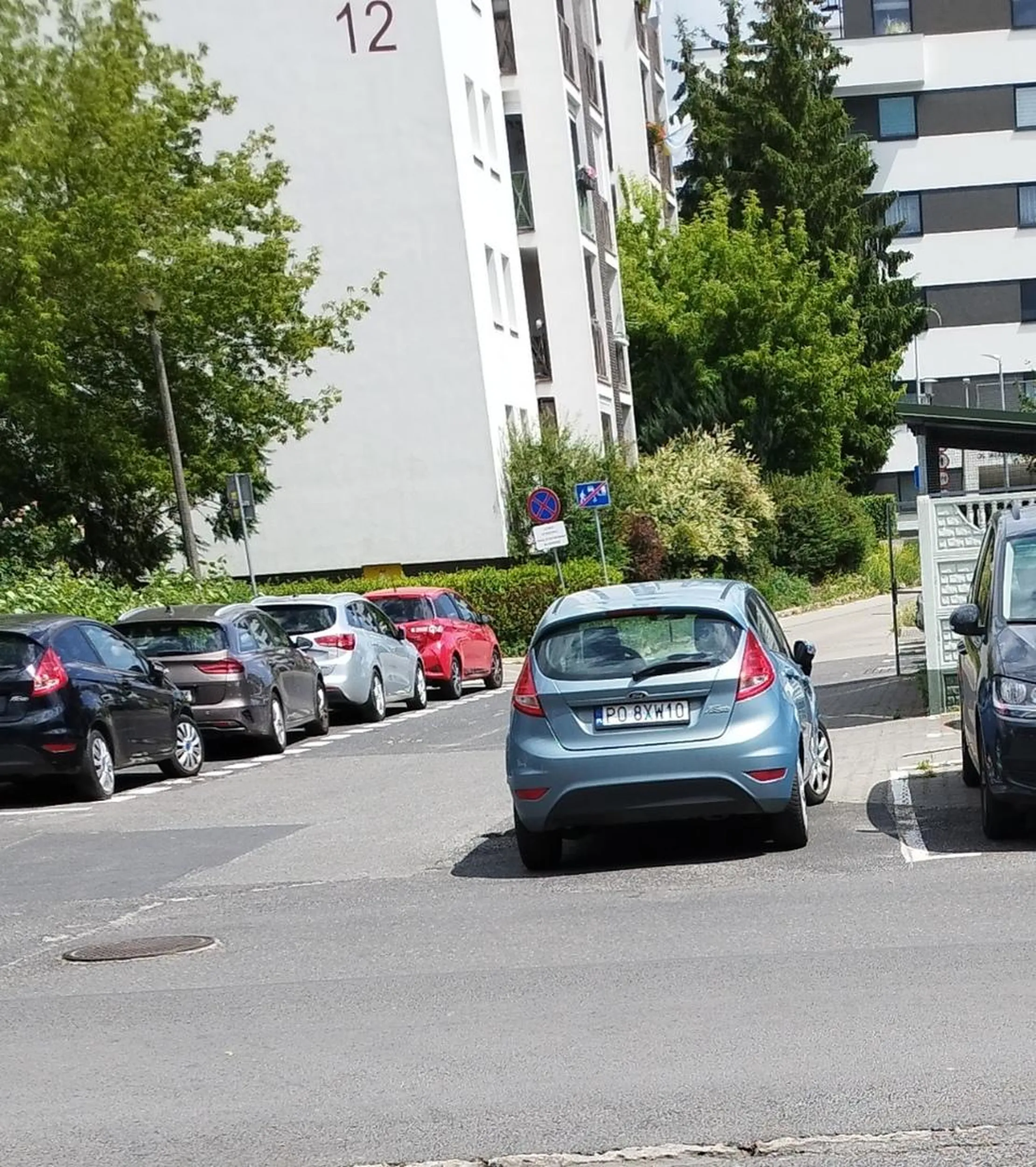 Idealnie na skrzyzowaniu, linie parkingowe za trudne do ogarniecia